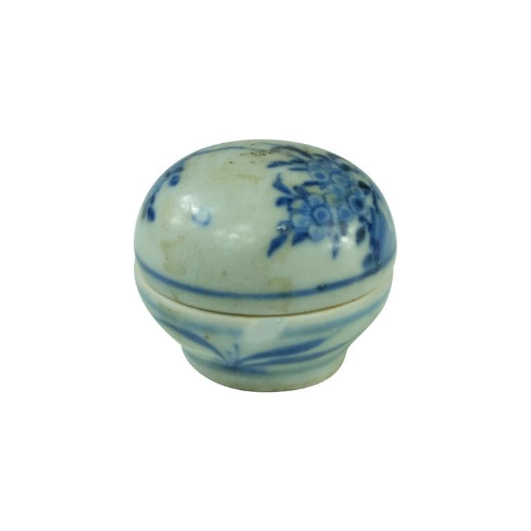 Porcelain Medicinal Pill Box from the 'the Hatcher Junk circa 1643-1646' For Sale