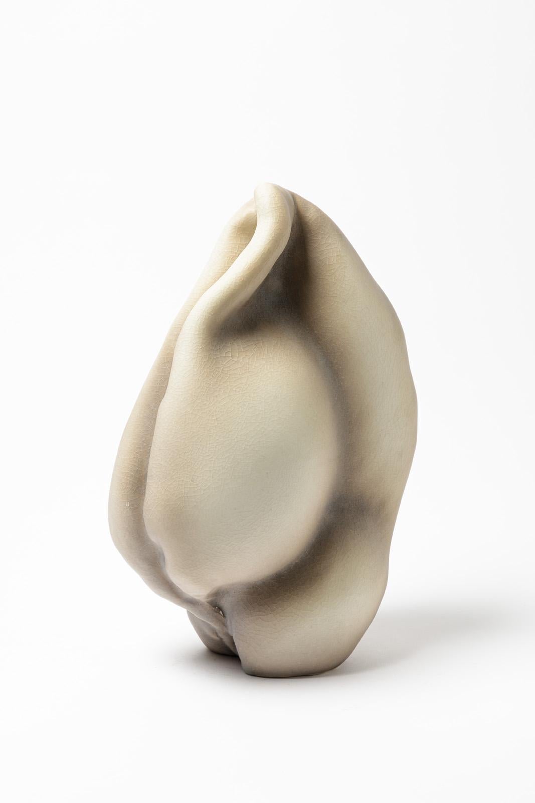 Une sculpture en porcelaine de Wayne Fischer, 2007 en vente 1