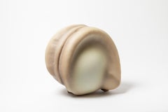 Une sculpture en porcelaine de Wayne Fischer, 2022