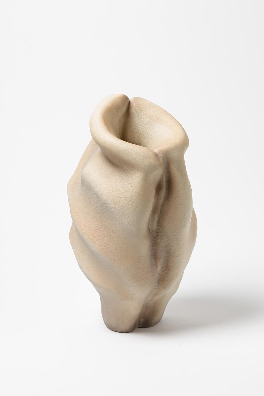 Beaux-Arts Une sculpture en porcelaine de Wayne Fischer, 2022 en vente