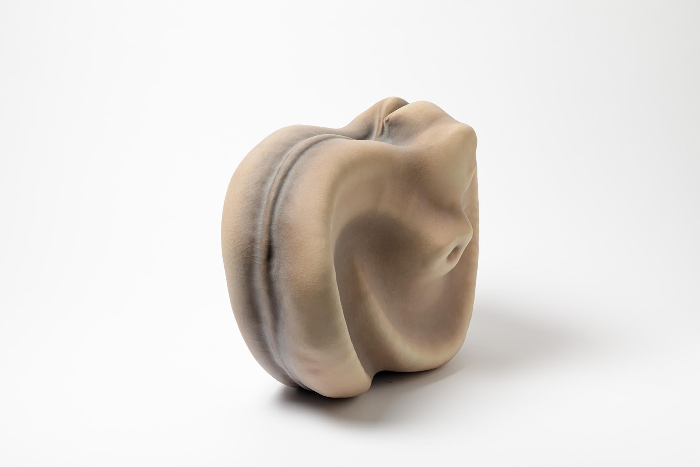 Français Une sculpture en porcelaine de Wayne Fischer, 2022 en vente