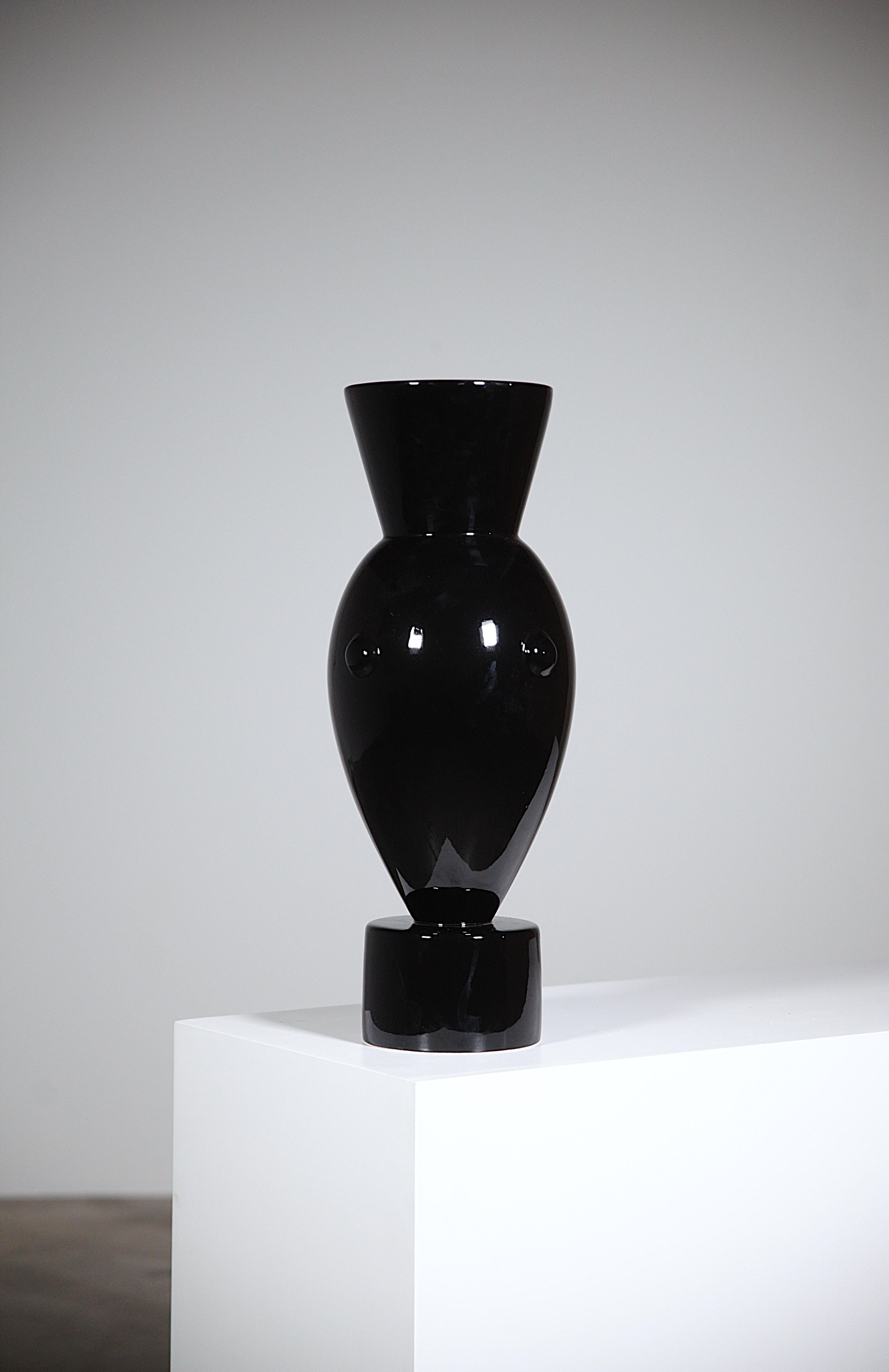 Vaso scultoreo di Olivier Gagnère Francia anni '90

Per Virebent Produzione.

Senza segno.

Molto decorativo ed elegante.