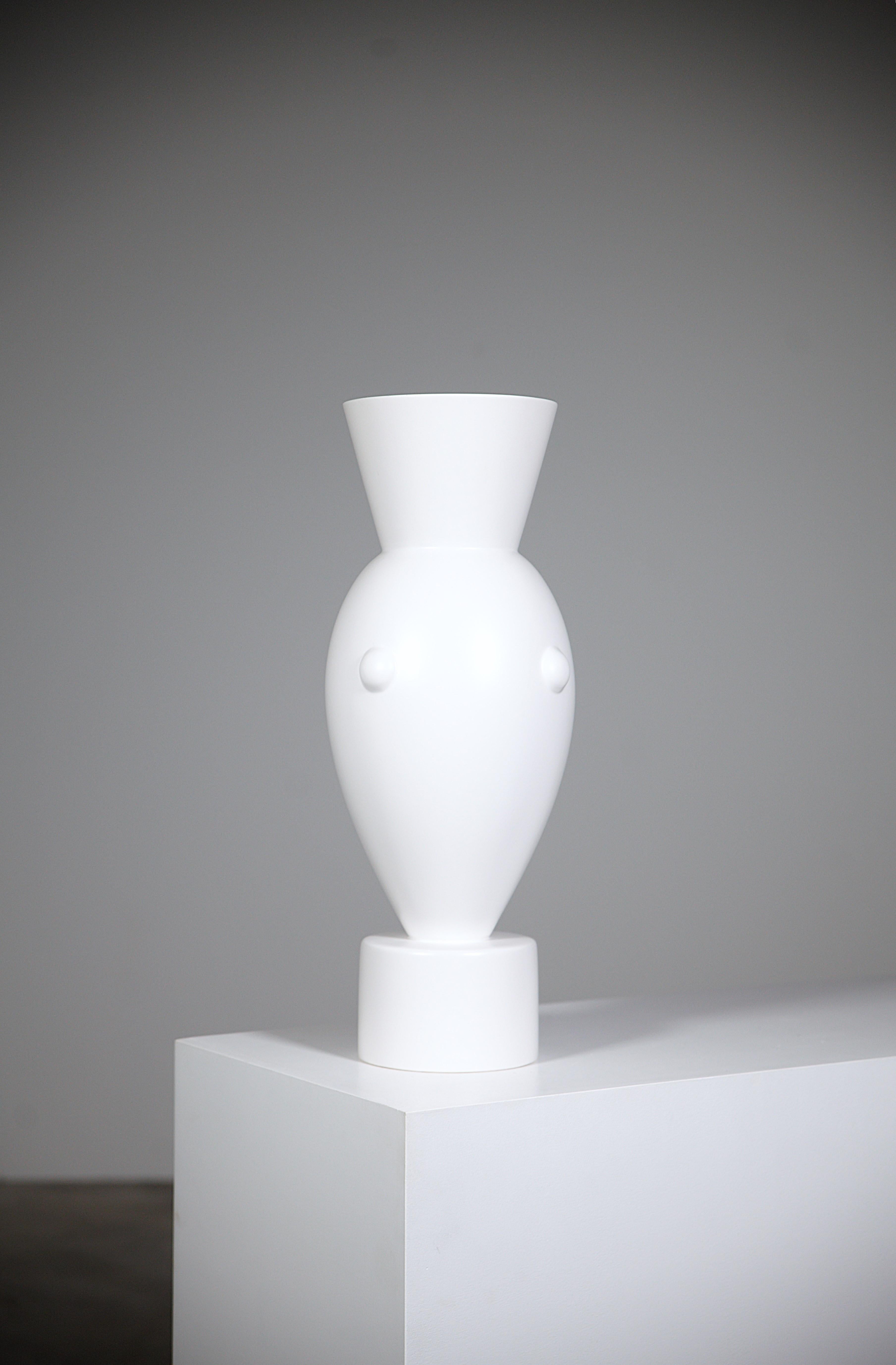 Vaso scultoreo di Olivier Gagnère Francia anni '90

Per Virebent Produzione.

Senza segno.

Molto decorativo ed elegante.