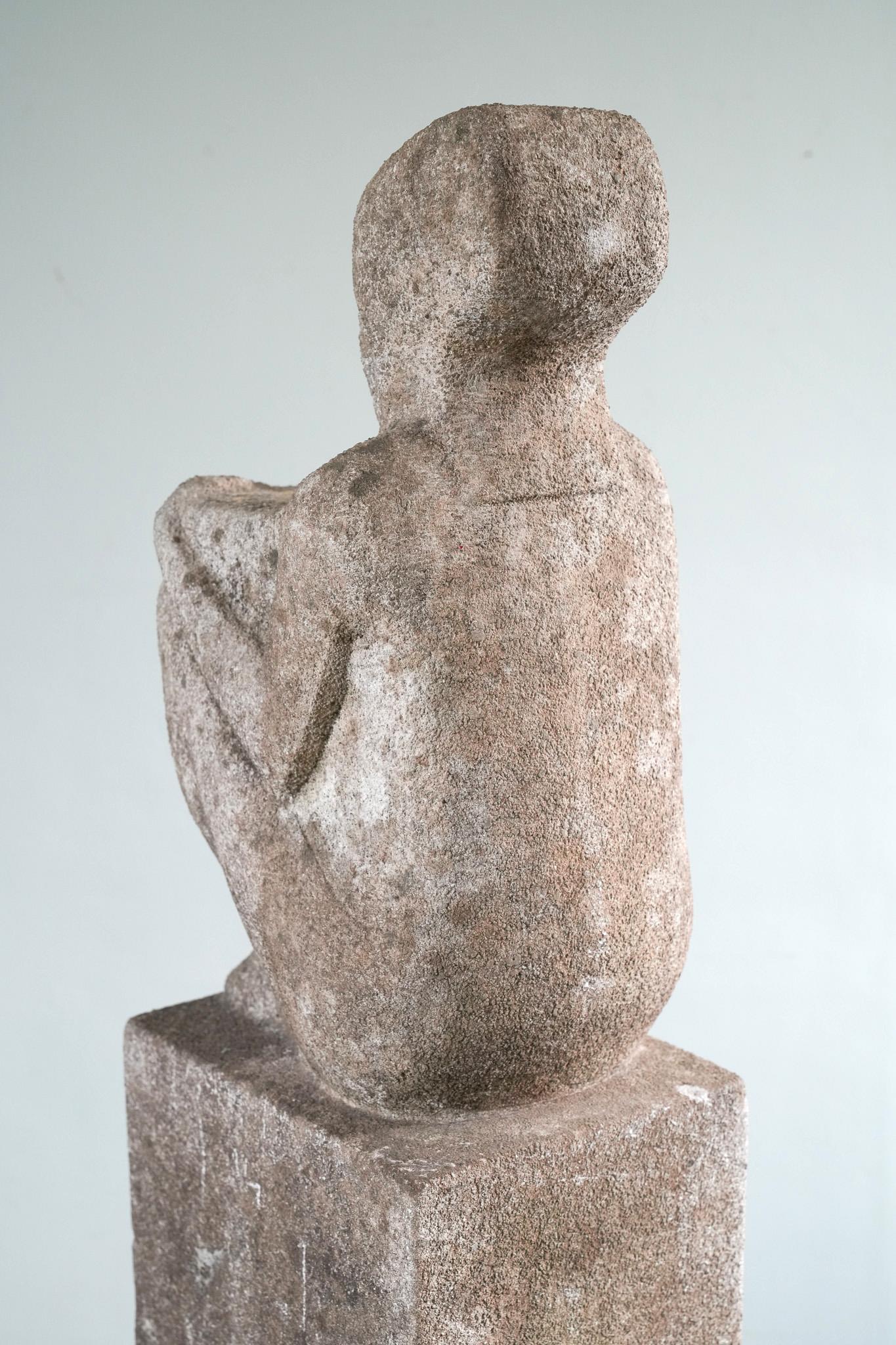 Una estatua de piedra de Portland de una deidad egipcia en venta 3