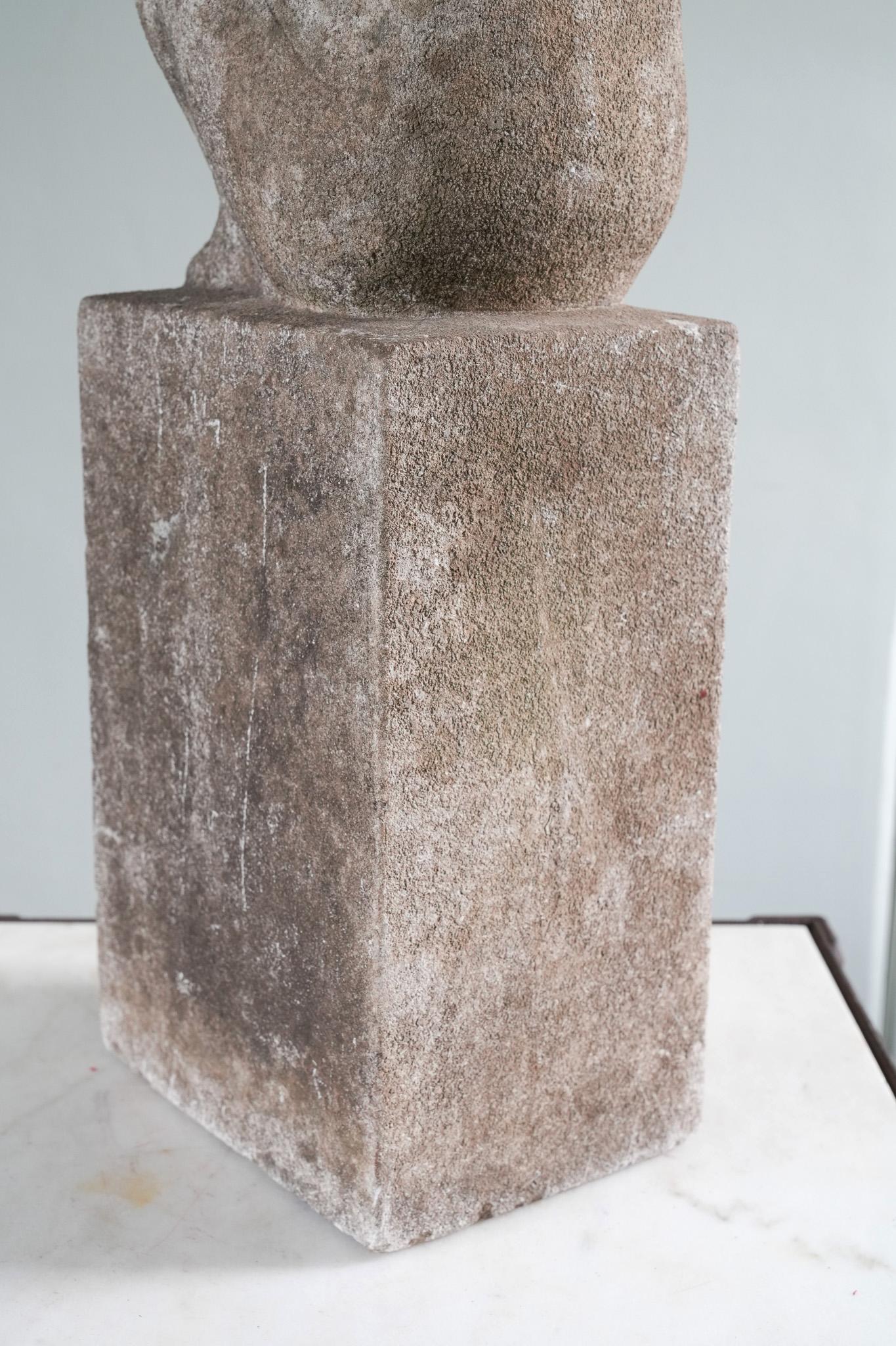 Una estatua de piedra de Portland de una deidad egipcia en venta 4
