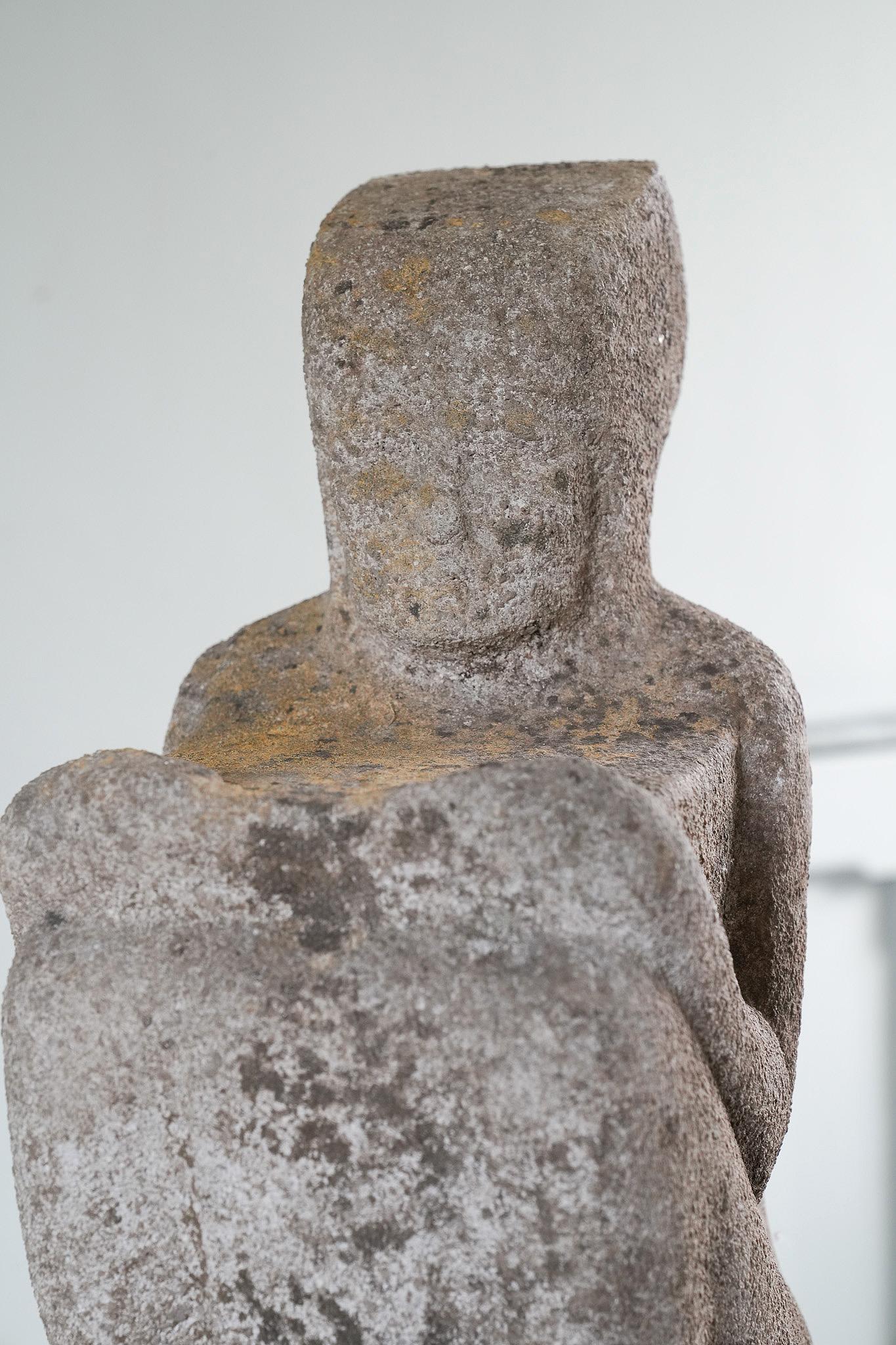 Una estatua de piedra de Portland de una deidad egipcia Tallado en venta
