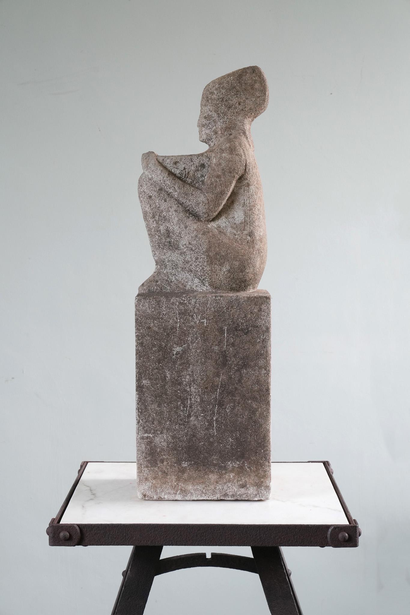 Una estatua de piedra de Portland de una deidad egipcia Caliza en venta