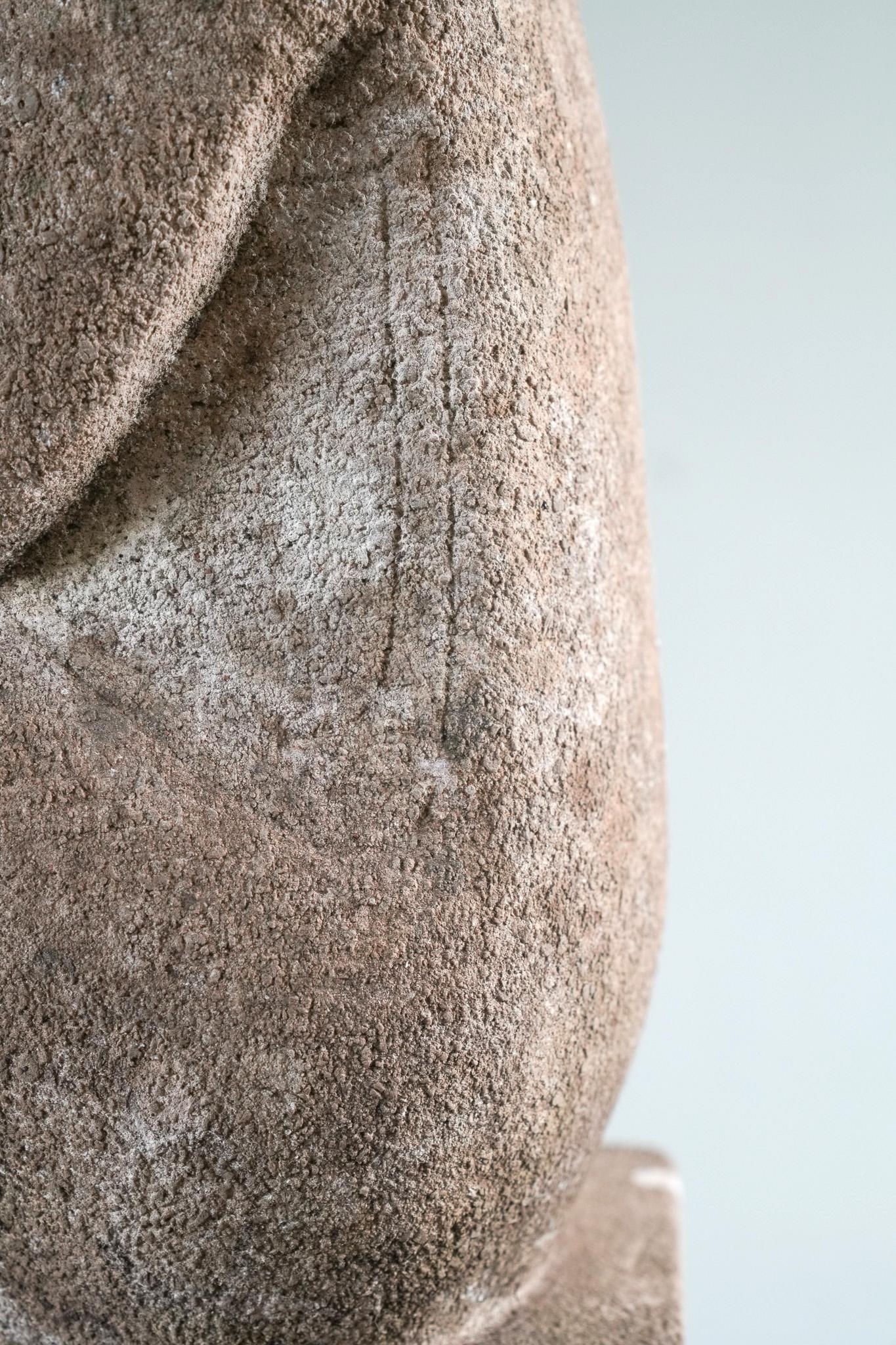 Una estatua de piedra de Portland de una deidad egipcia en venta 1