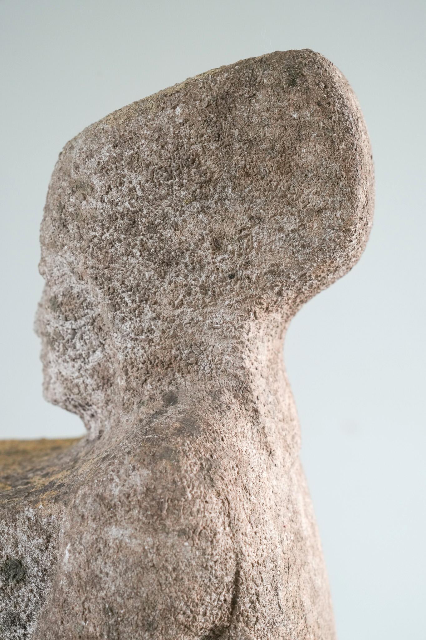 Una estatua de piedra de Portland de una deidad egipcia en venta 2