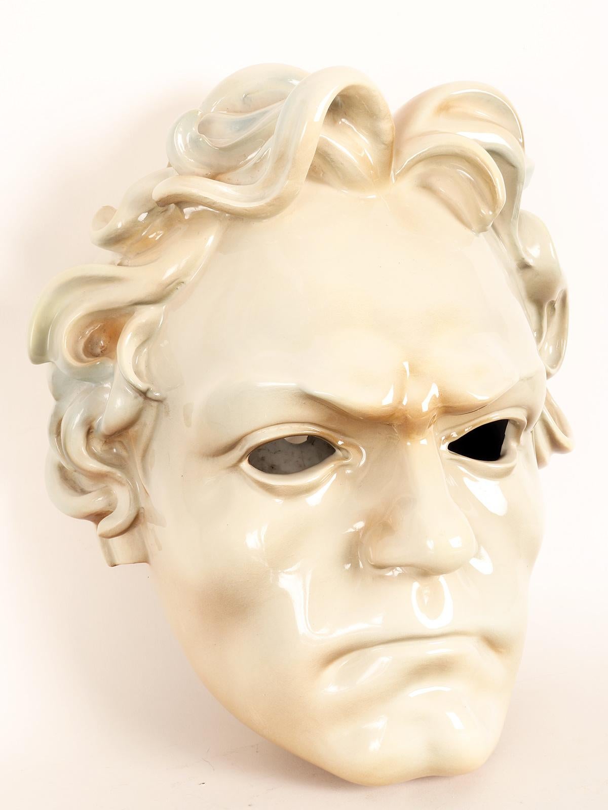 Masque en céramique blanche représentant Ludwig Van Beethoven, Allemagne, vers 1910.