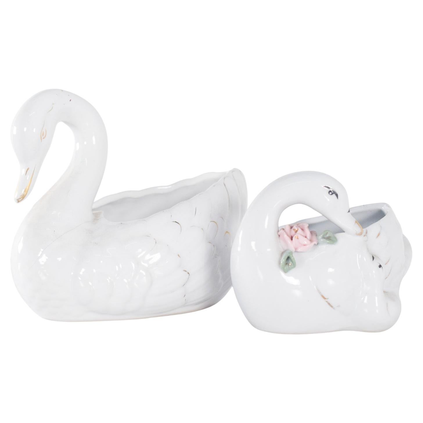 Ein portugiesischer keramischer Swan und eine chinesische Keramik-Ente