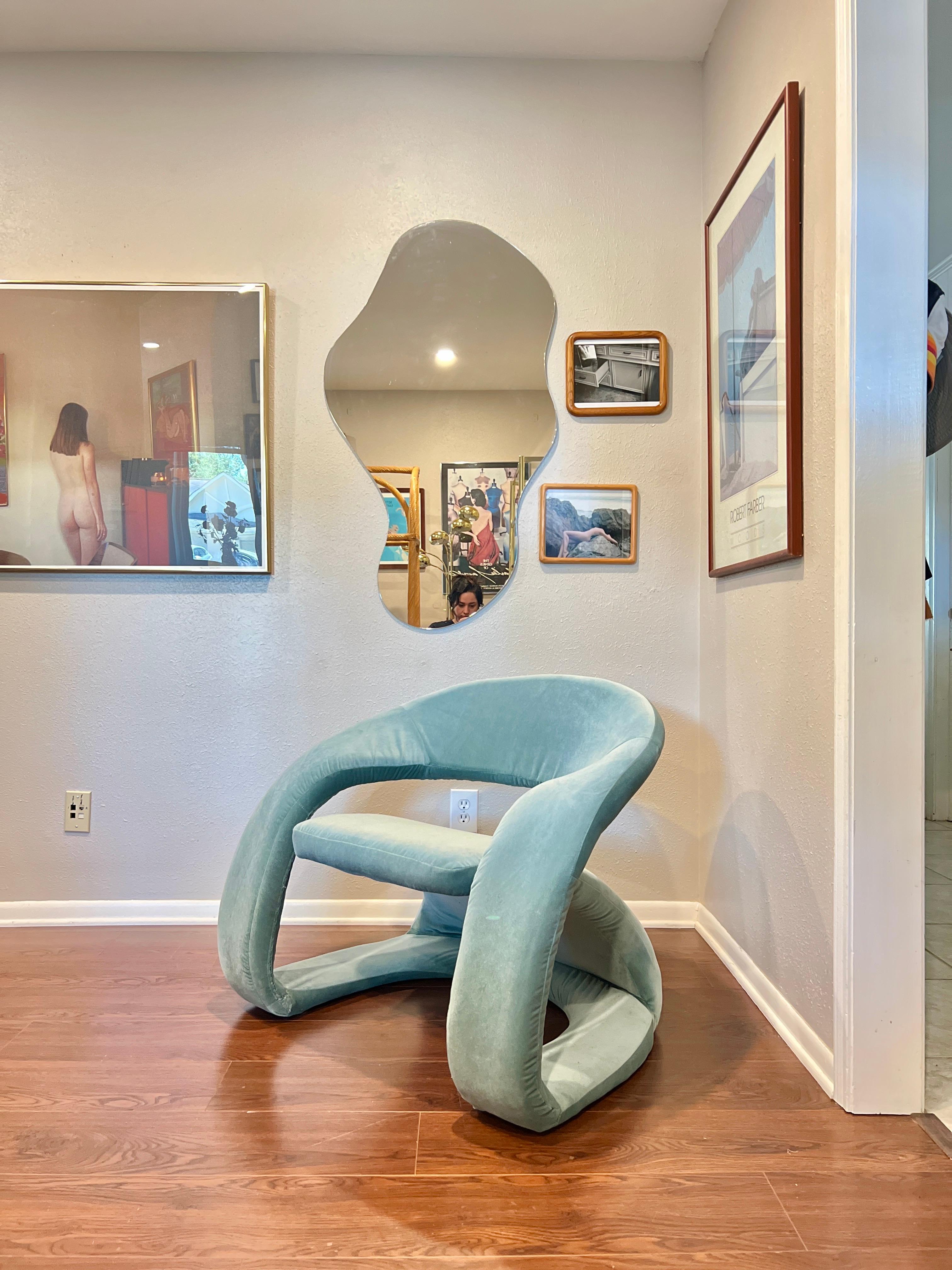 a post modern sculptural Jaymar tongue chair in blue velvet, circa 1980s 3