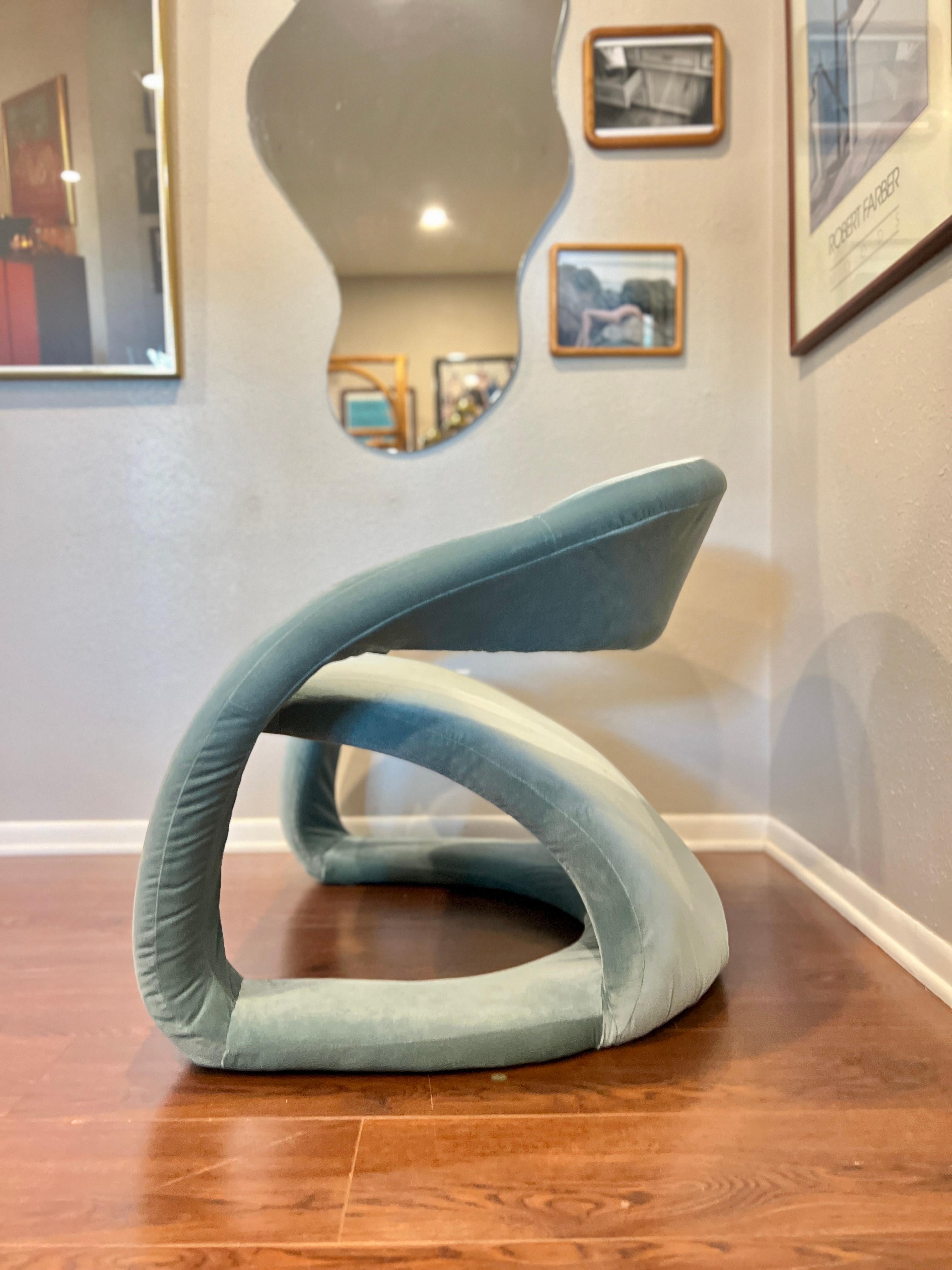 a post modern sculptural Jaymar tongue chair in blue velvet, circa 1980s 4