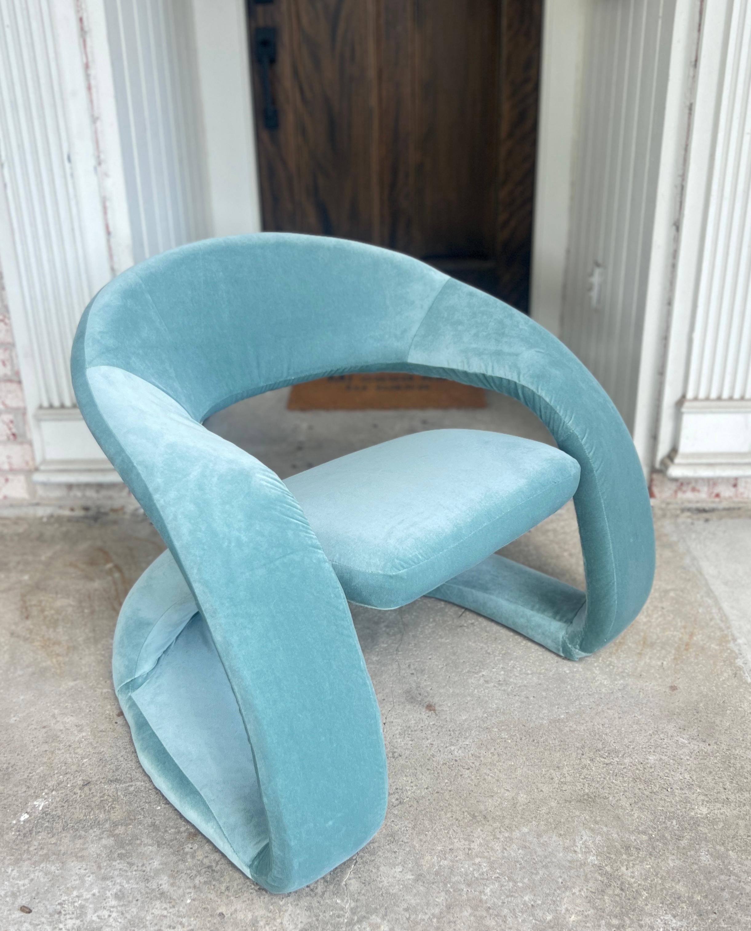 a post modern sculptural Jaymar tongue chair in blue velvet, circa 1980s 7