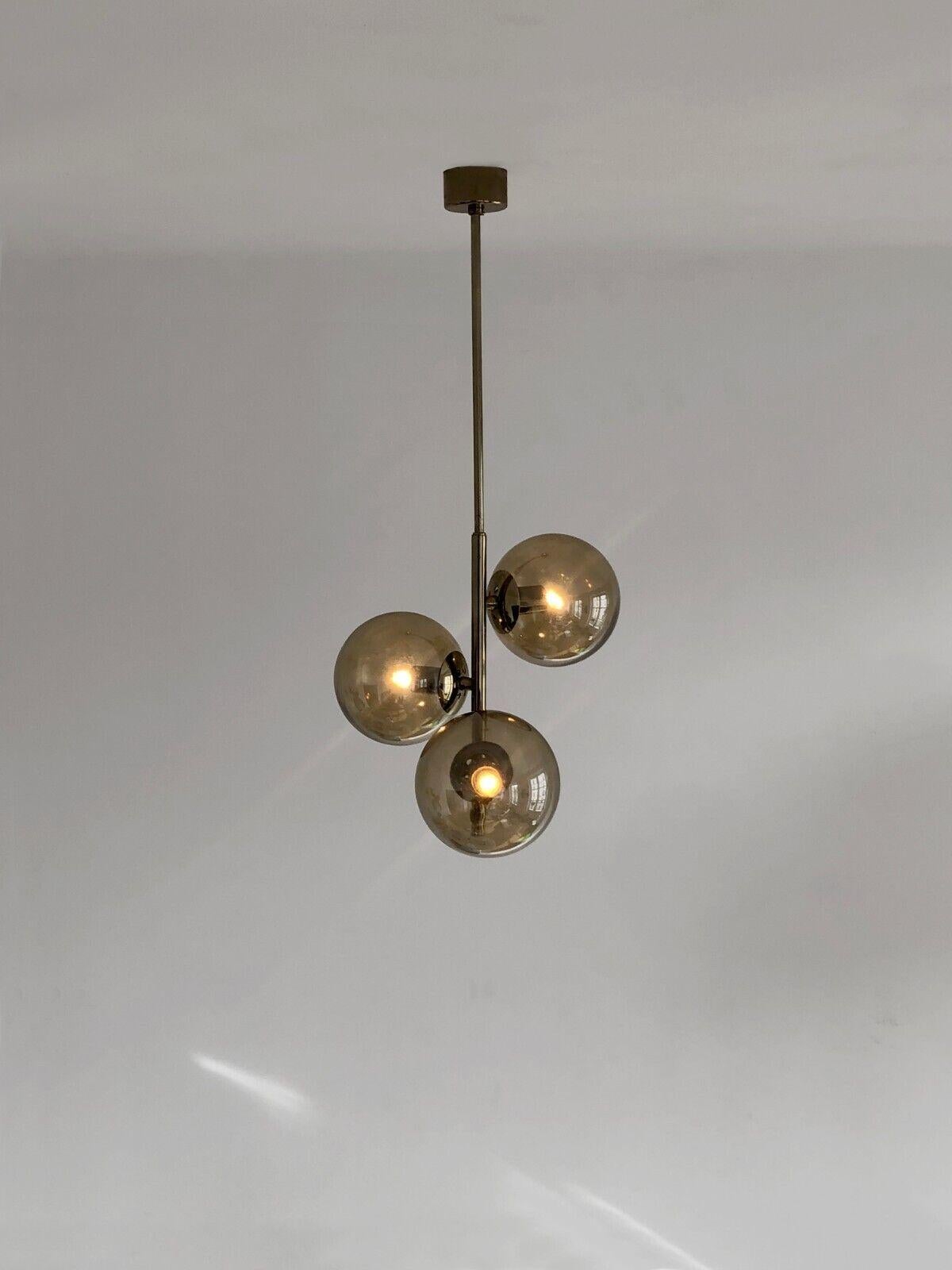 An elegant and rigorous 3-light pendant light, Post-Modernist, Seventies, Space-Age, tubular structure in 