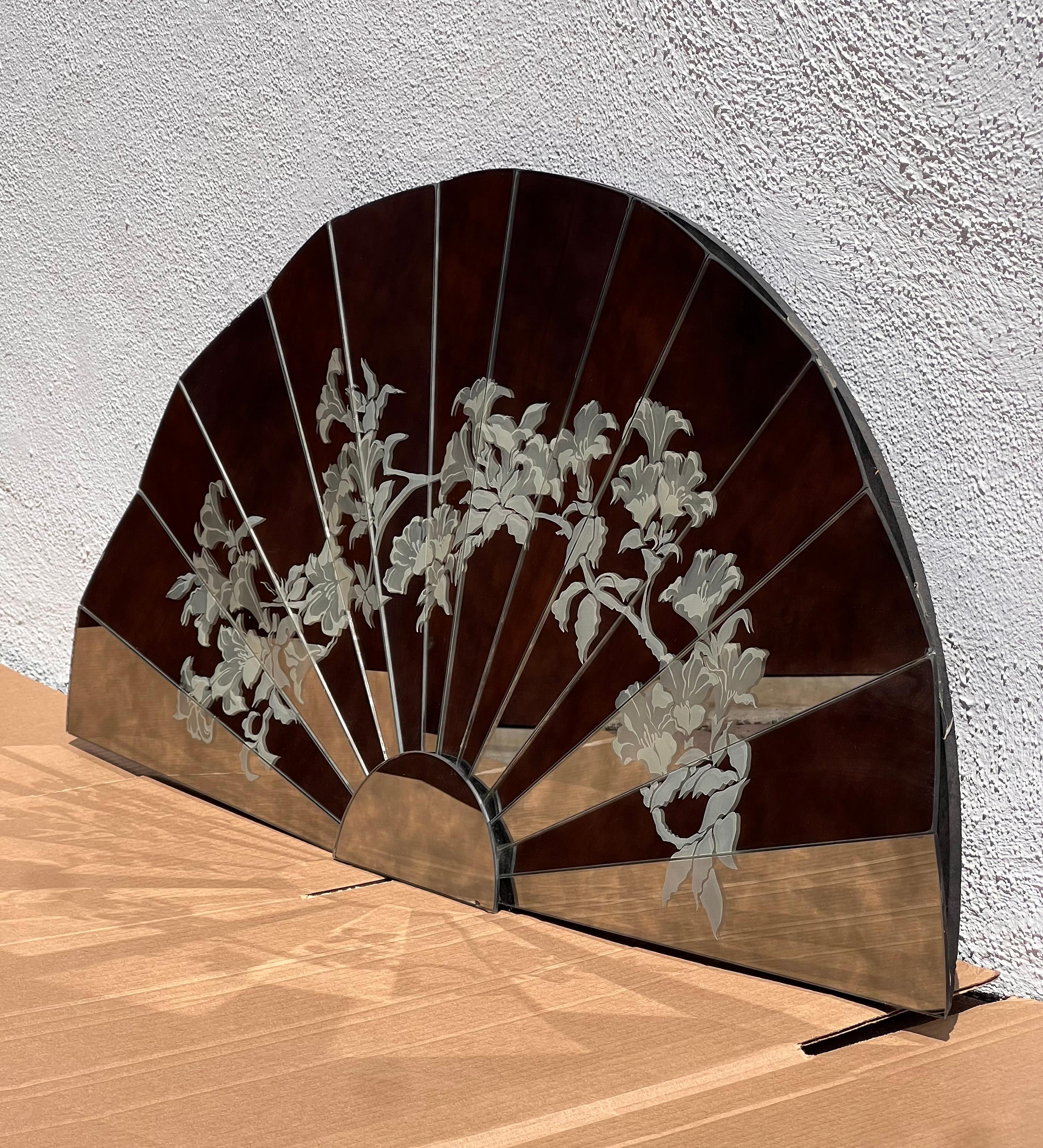Sculpture murale postmoderne / chinoiserie en forme d'éventail miroité, fin du 20e siècle en vente 5