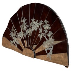 Escultura posmoderna / chinoiserie de pared con espejo en forma de abanico, finales del siglo XX