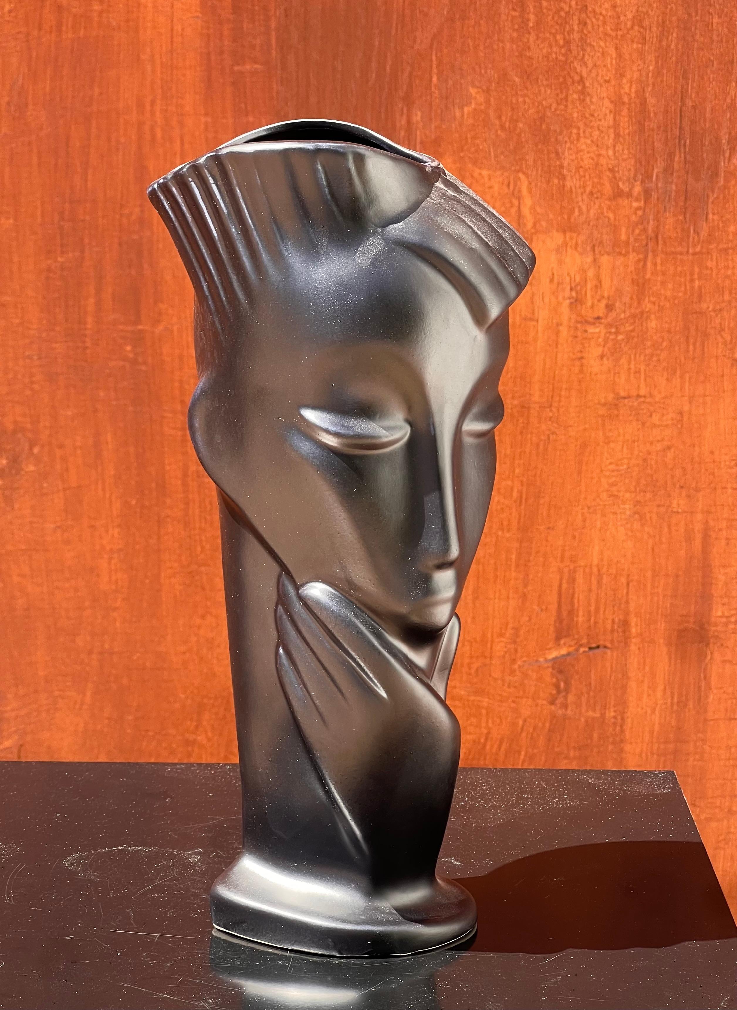 Eine postmoderne Gesichtsvase nach Lindsey B., um 1980 im Angebot 4