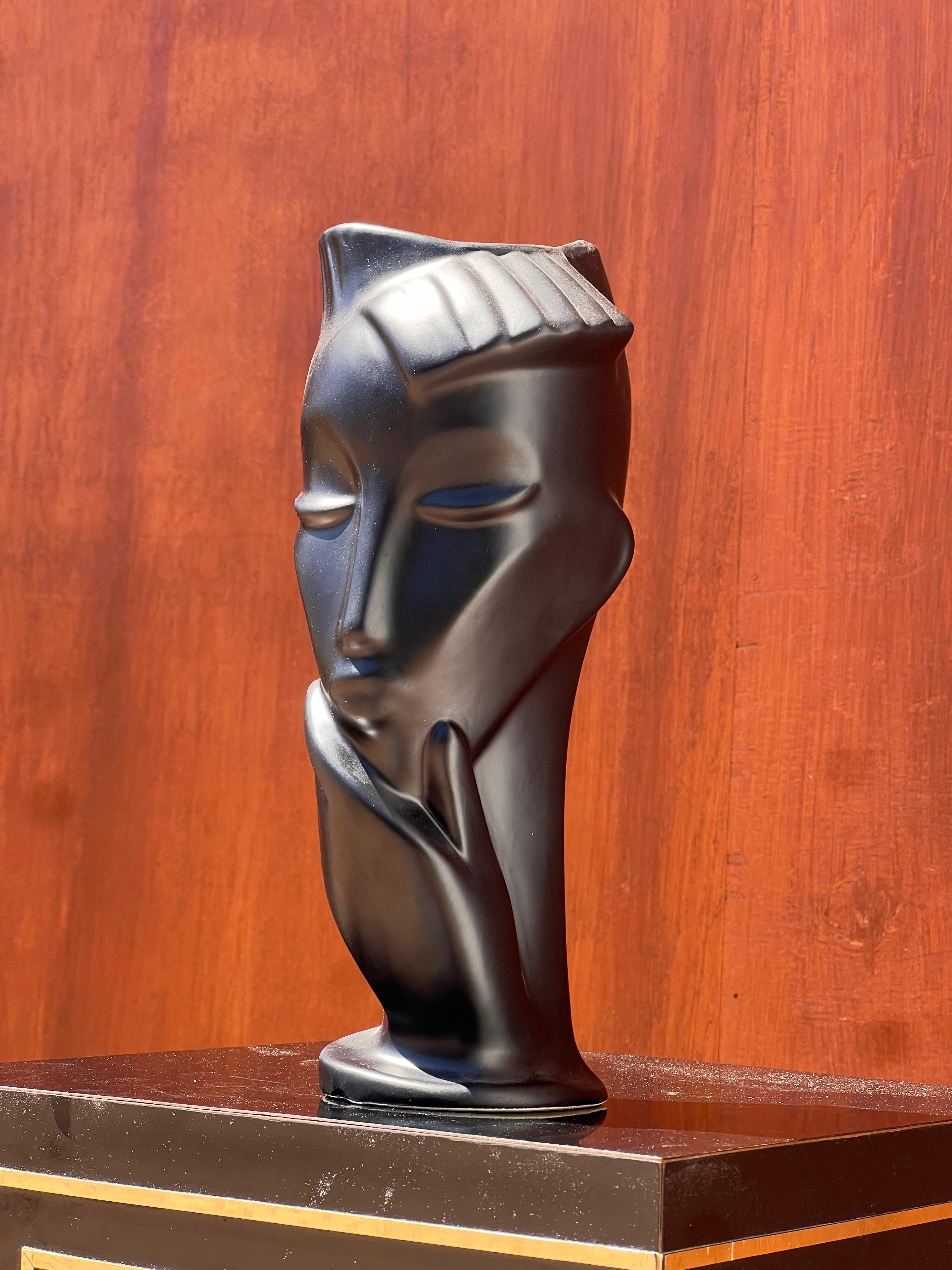 Eine postmoderne Gesichtsvase nach Lindsey B., um 1980 (amerikanisch) im Angebot