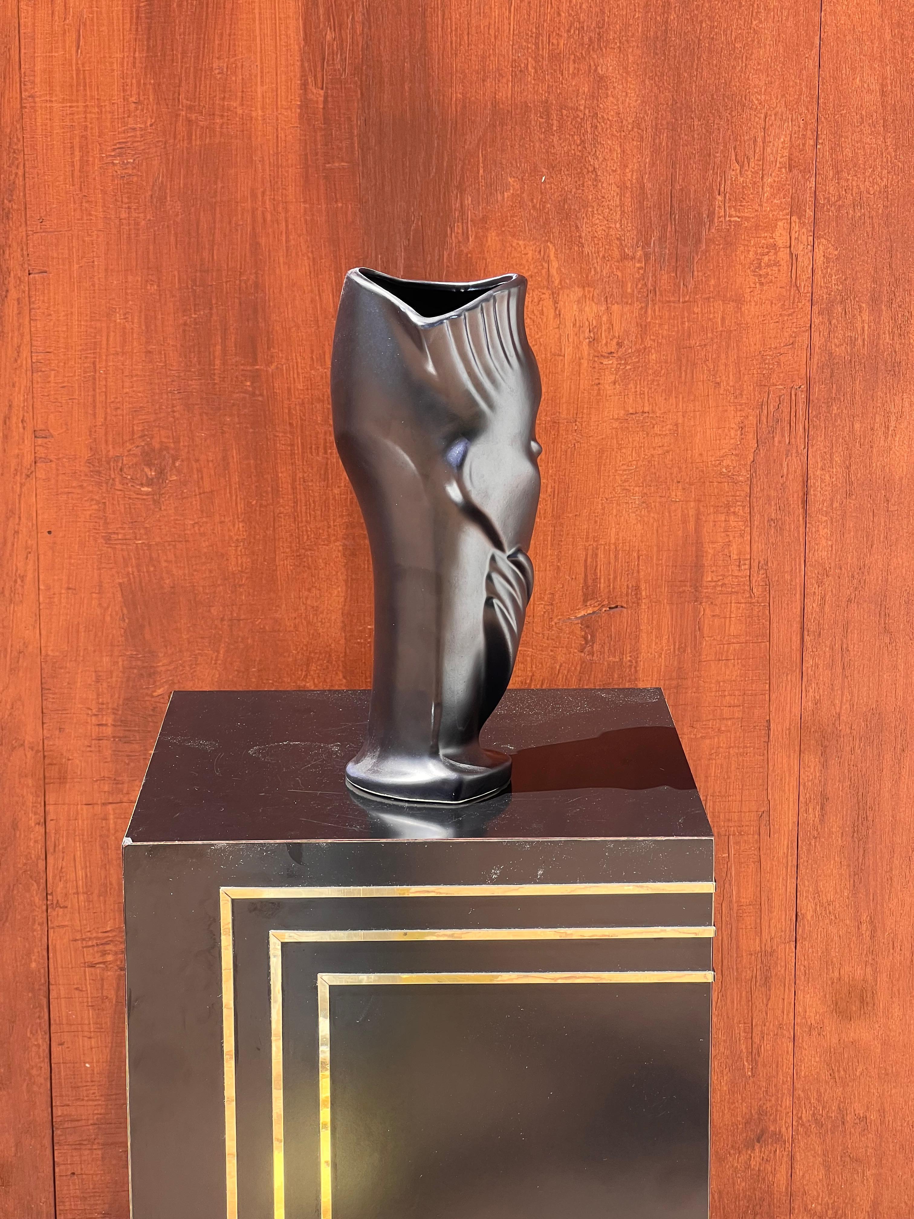 Eine postmoderne Gesichtsvase nach Lindsey B., um 1980 im Angebot 1