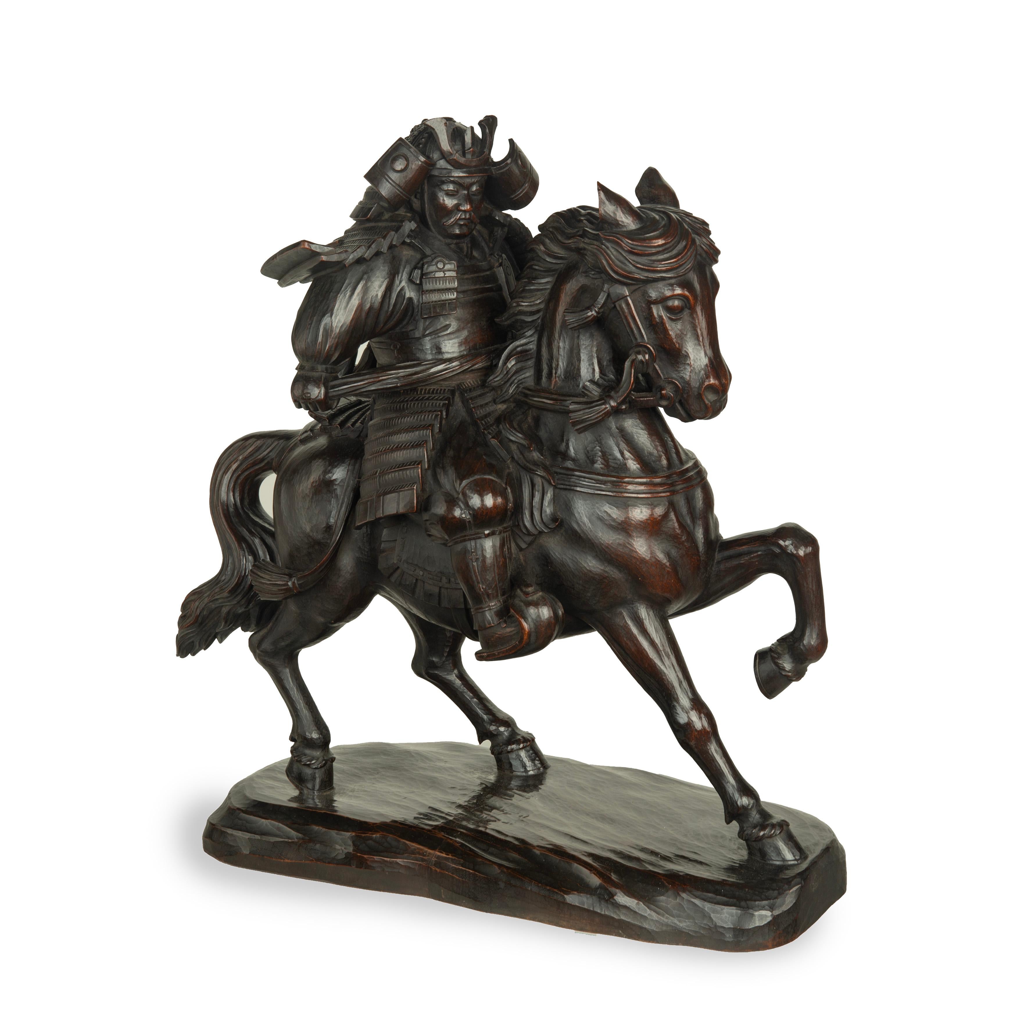 A powerful Japanese equestrian wood carving of a samurai by Yoshida Issen/Isshun In Good Condition For Sale In Lymington, Hampshire