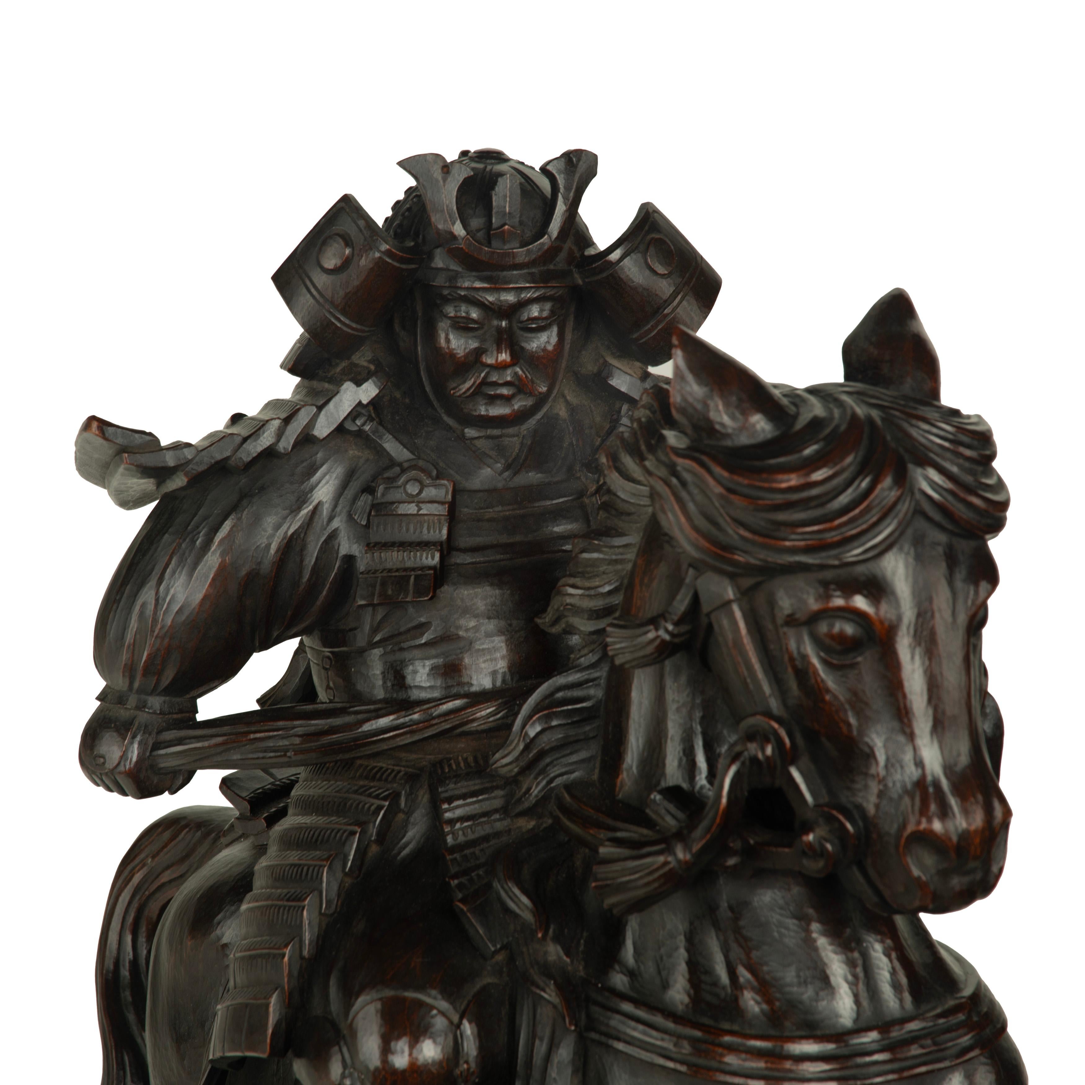 Wood A powerful Japanese equestrian wood carving of a samurai by Yoshida Issen/Isshun For Sale