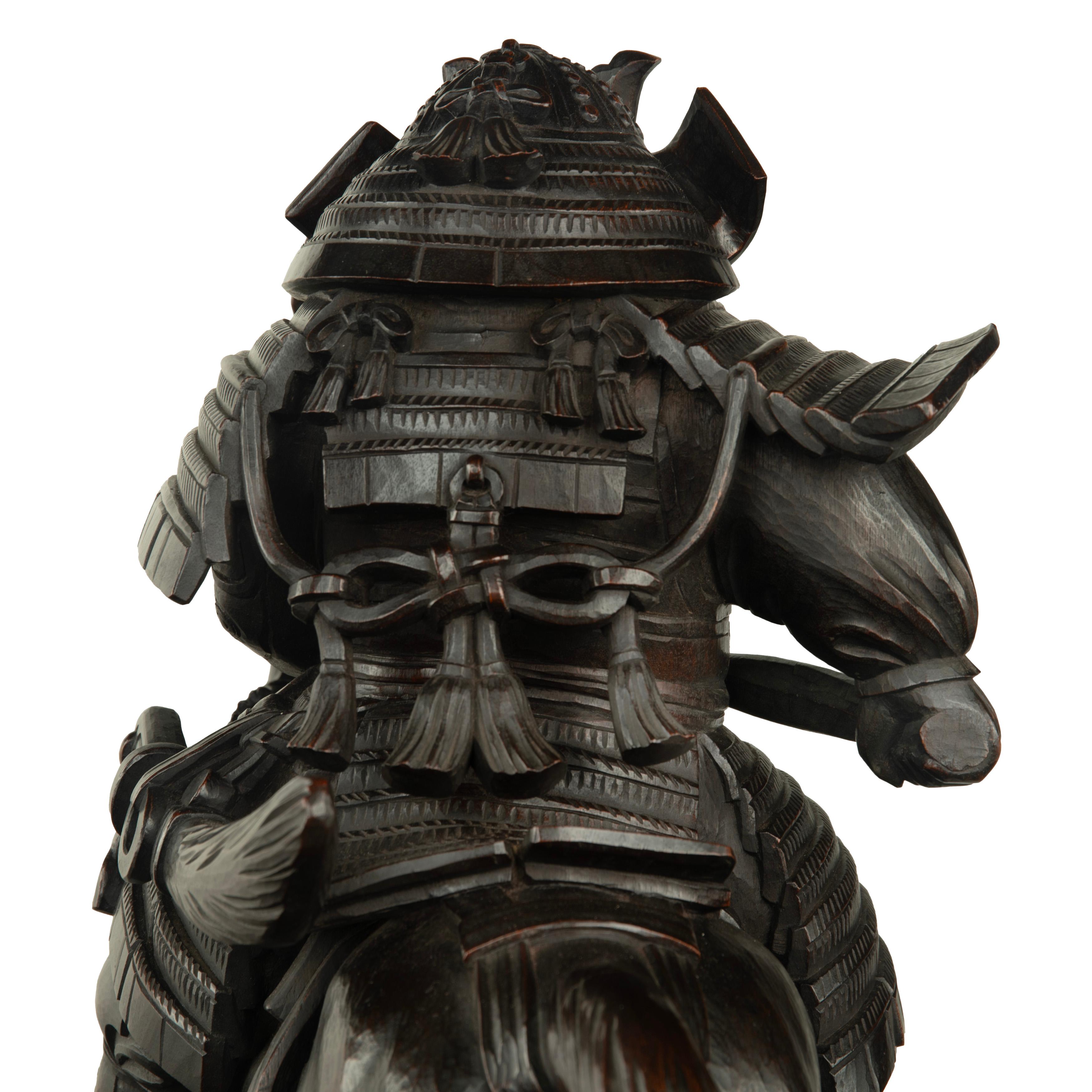 A powerful Japanese equestrian wood carving of a samurai by Yoshida Issen/Isshun For Sale 2