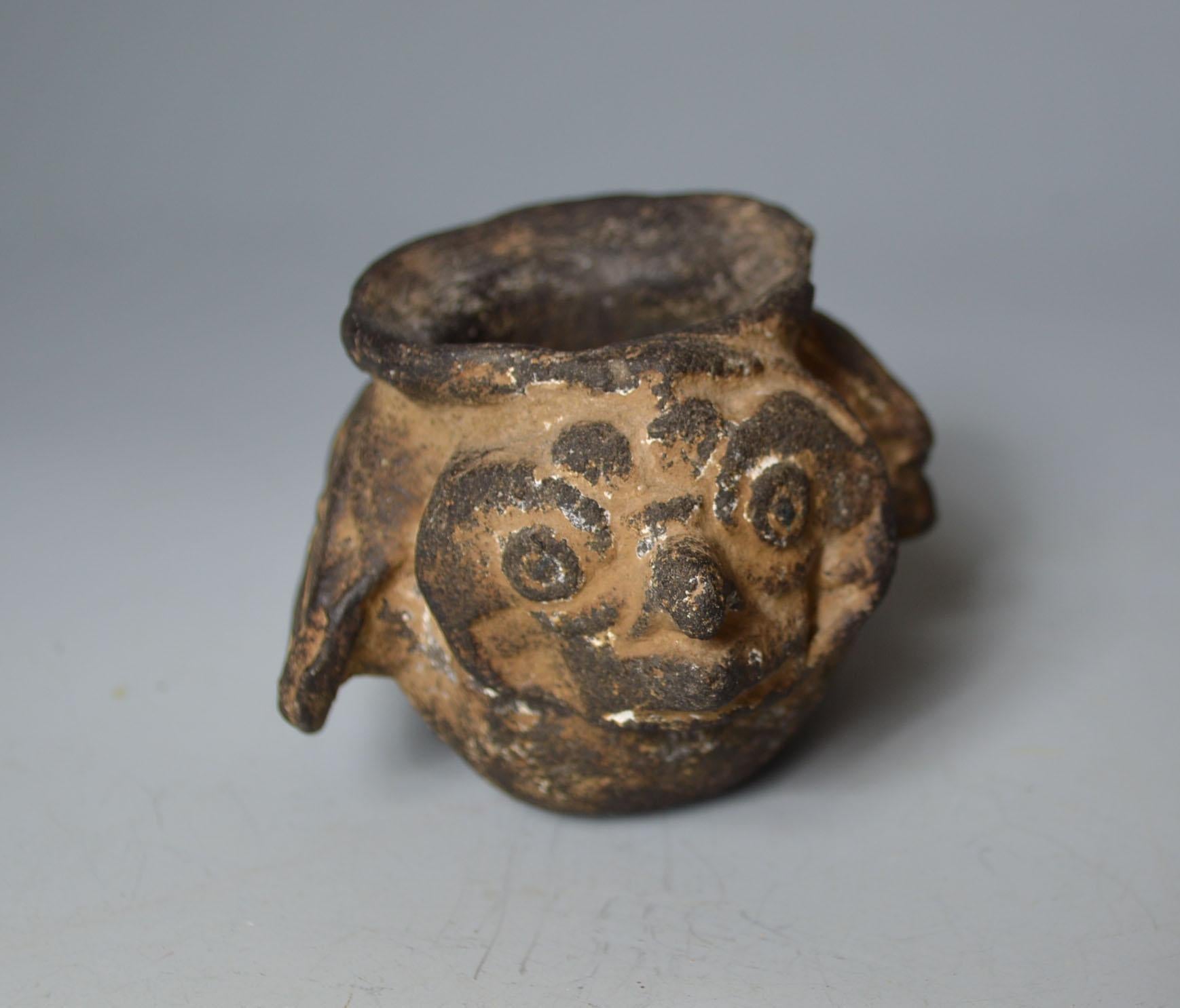 Pre Columbian Rare Ancient Aztec Stone Avian Container circa 1300-1521 In Good Condition In London, GB