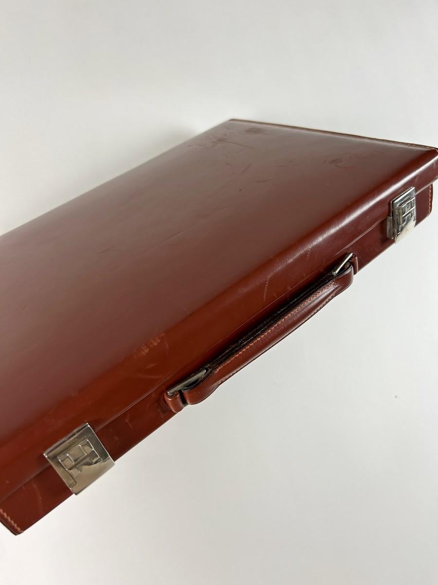 A Precious Hermès Toiletry Leather Travel Case Circa 1970 In Good Condition For Sale In Toulon, FR