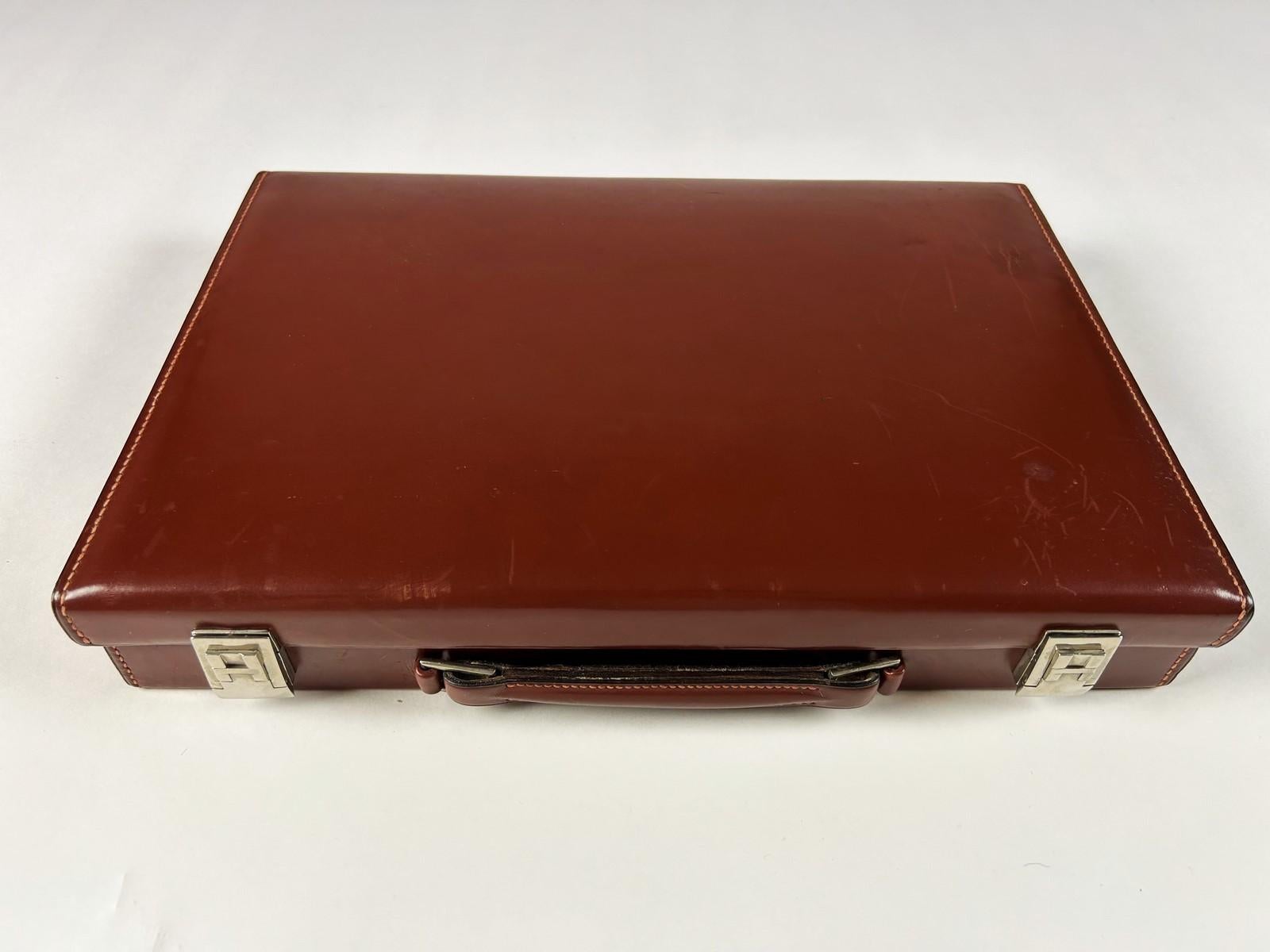 Eine kostbare Hermès Toiletry Leder Reisetasche CIRCA 1970 im Zustand „Gut“ im Angebot in Toulon, FR