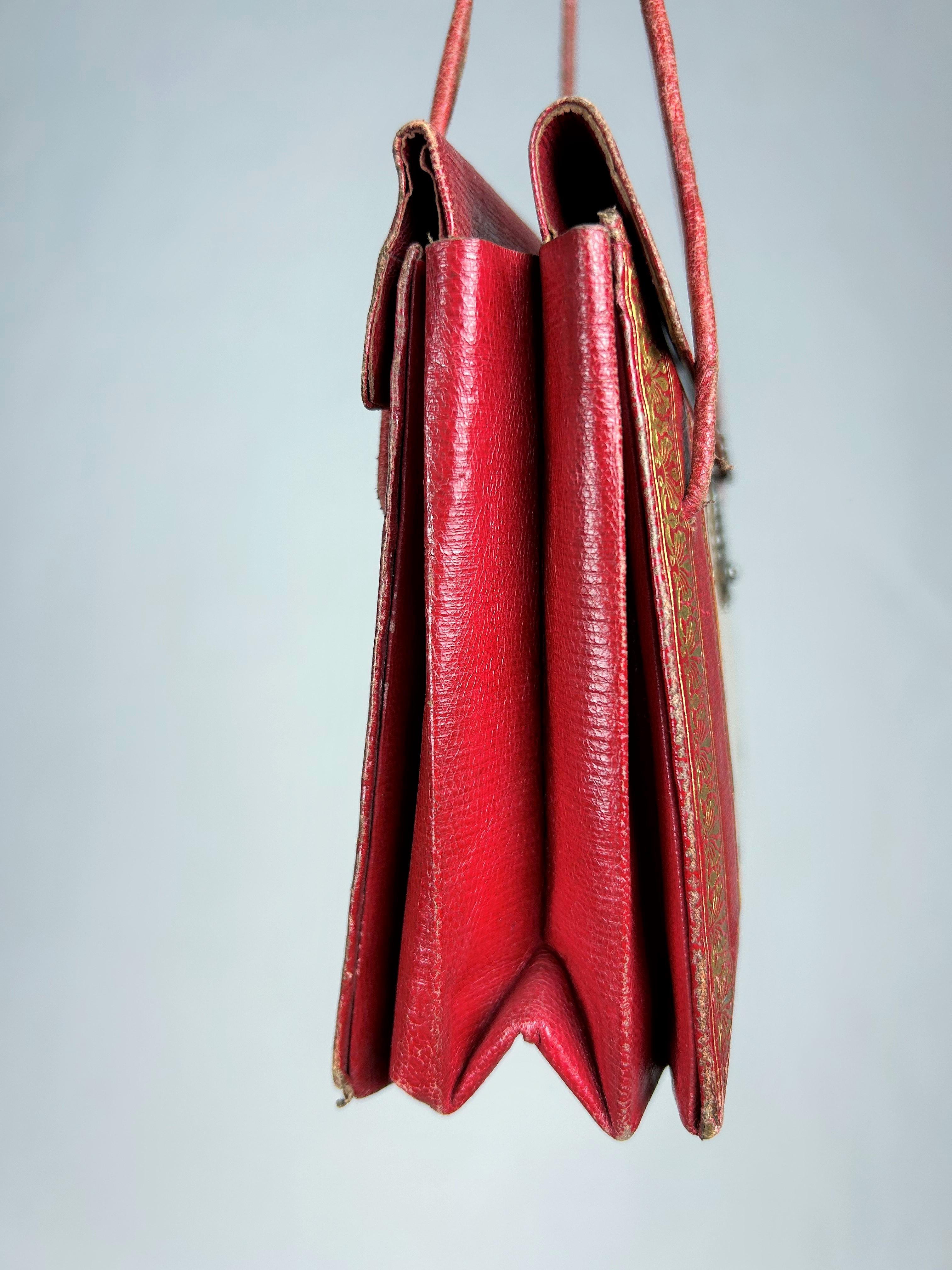 Un precioso monedero Reticule de cuero rojo con incrustaciones de carey - Inglaterra C. 1836 en Bueno estado para la venta en Toulon, FR