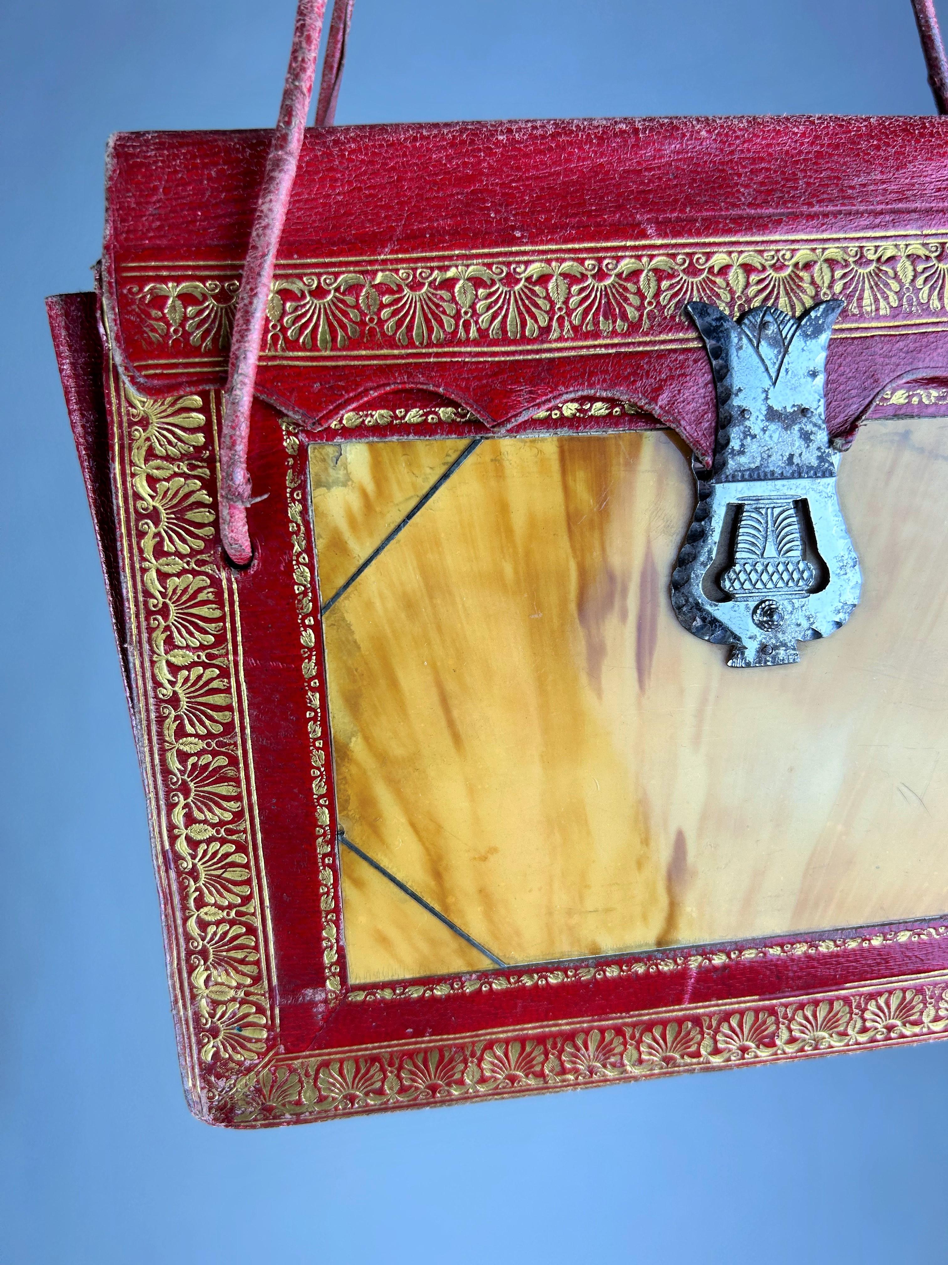 Un prezioso reticolo in pelle rossa con intarsi in tartaruga - Inghilterra, datato 1836 in vendita 8