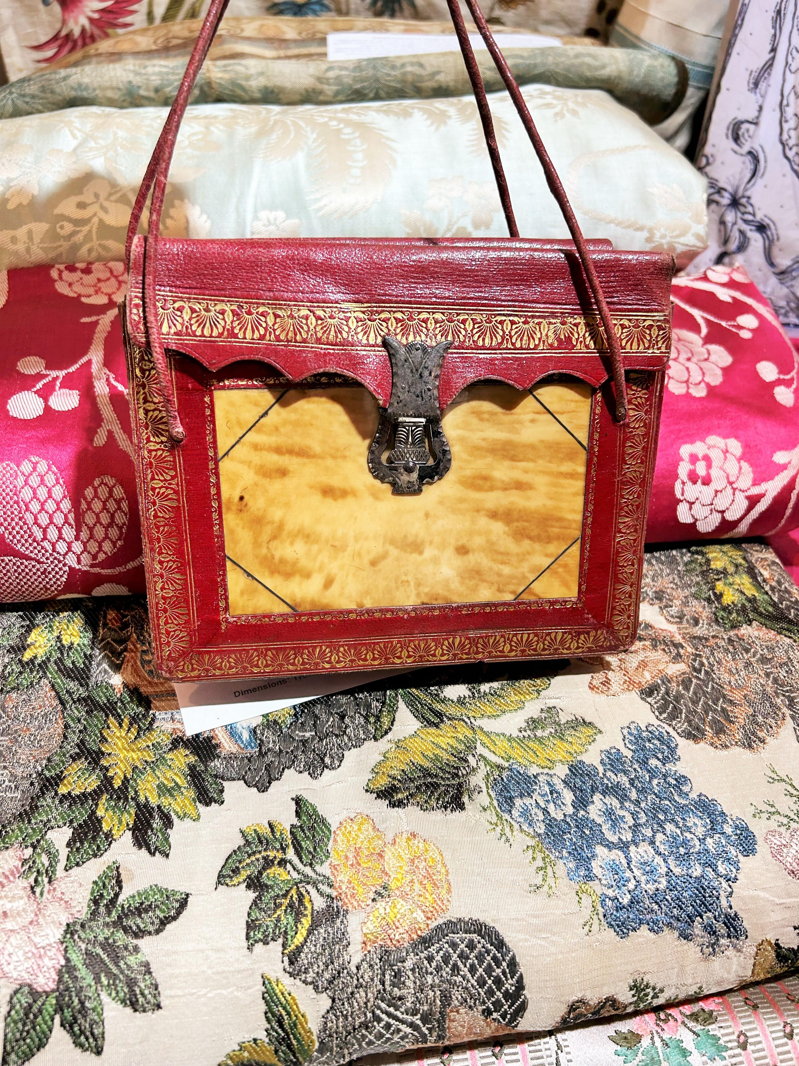 A precious red Leather Reticule with tortoiseshell inlay - England Dated 1836 For Sale 11