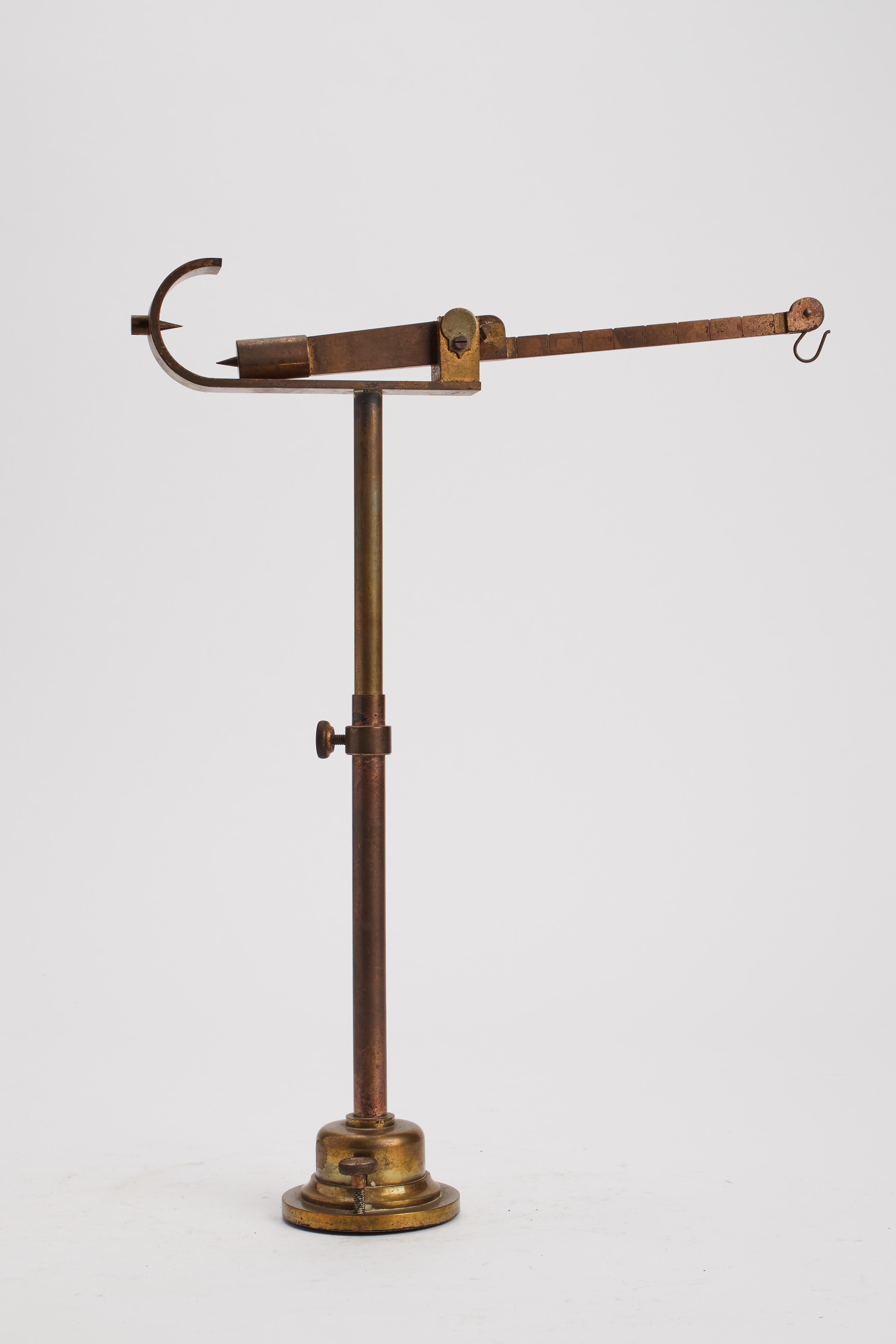 French A precision brass scale, France 1880.  For Sale