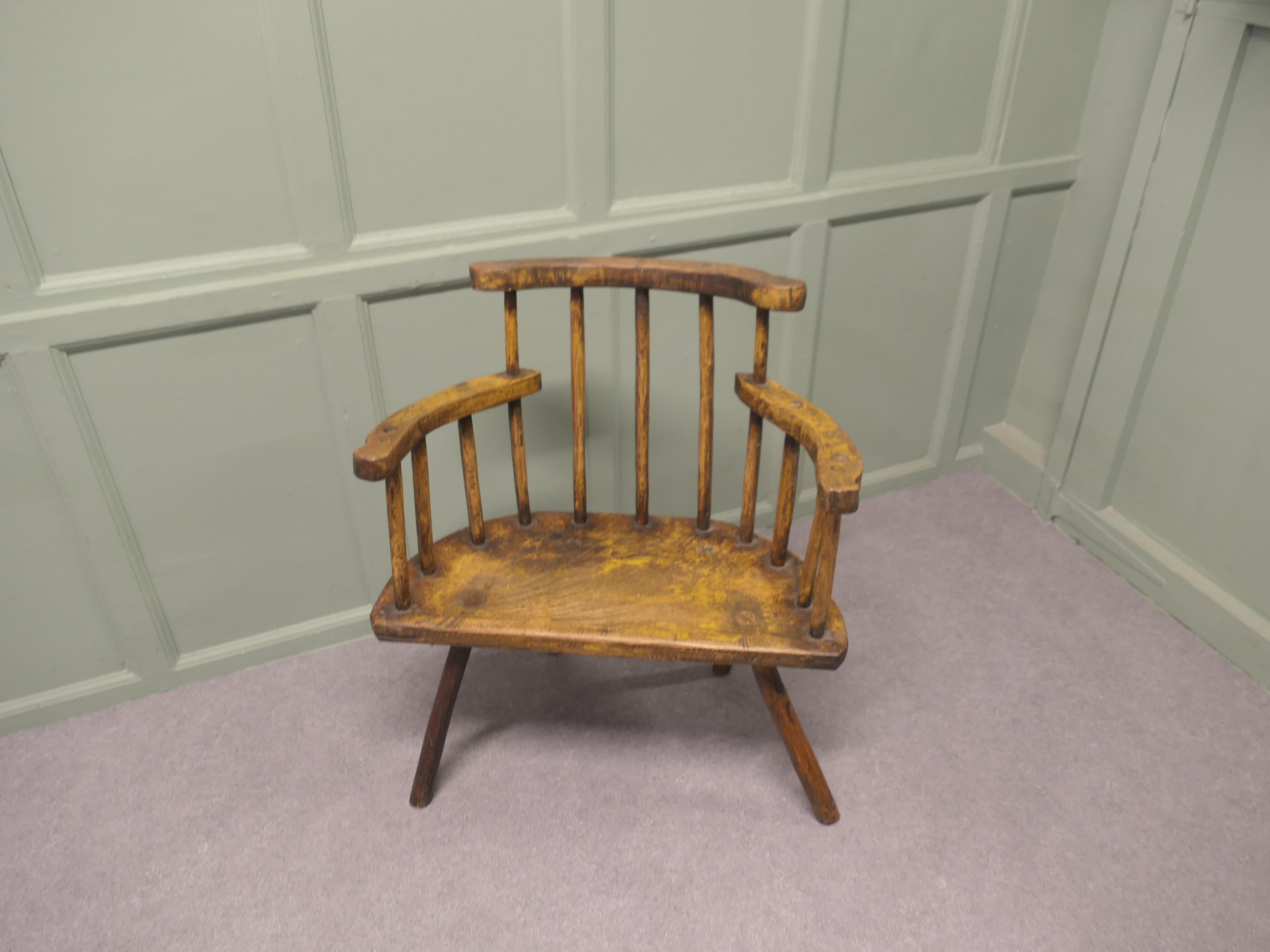 Primitiver Kammrücken-Sessel aus dem 18. im Zustand „Starke Gebrauchsspuren“ im Angebot in Godshill, Isle of Wight