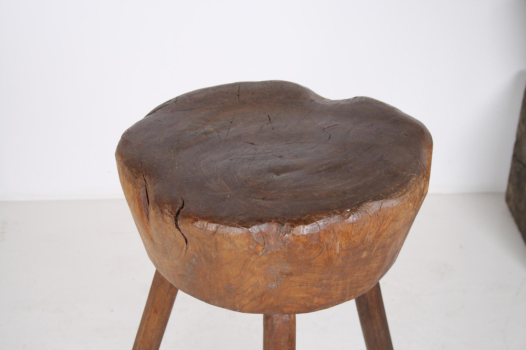 Table d'appoint primitive en orme Wabi-Sabi du 19ème siècle Stand d'exposition ou tabouret en vente 6