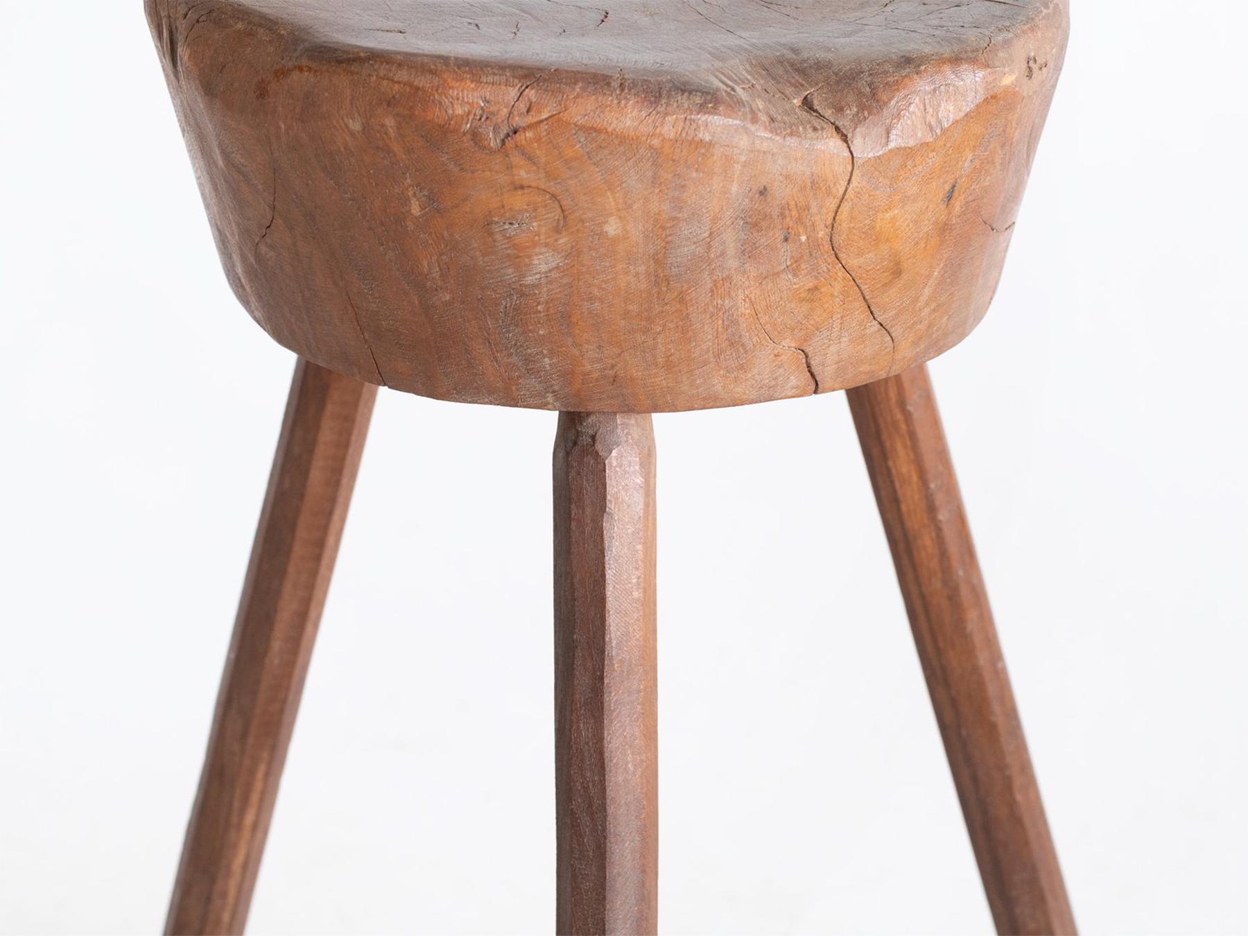 XIXe siècle Table d'appoint primitive en orme Wabi-Sabi du 19ème siècle Stand d'exposition ou tabouret en vente
