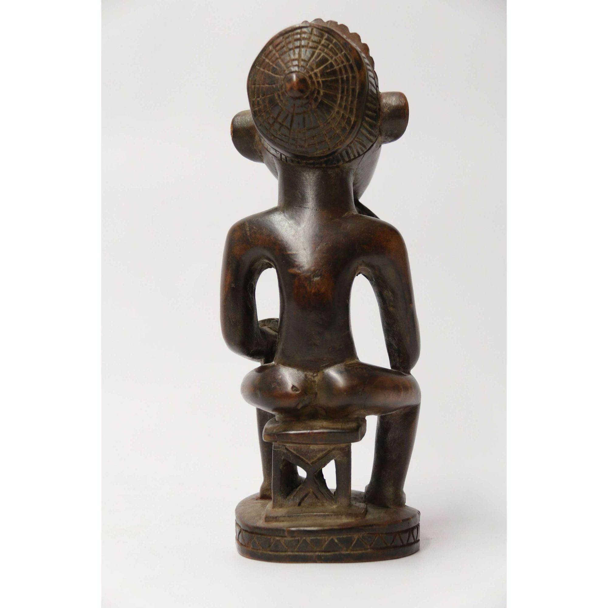 Primitive Angola Stammesfigur aus geschnitztem Hartholz, um 1930 im Angebot 2
