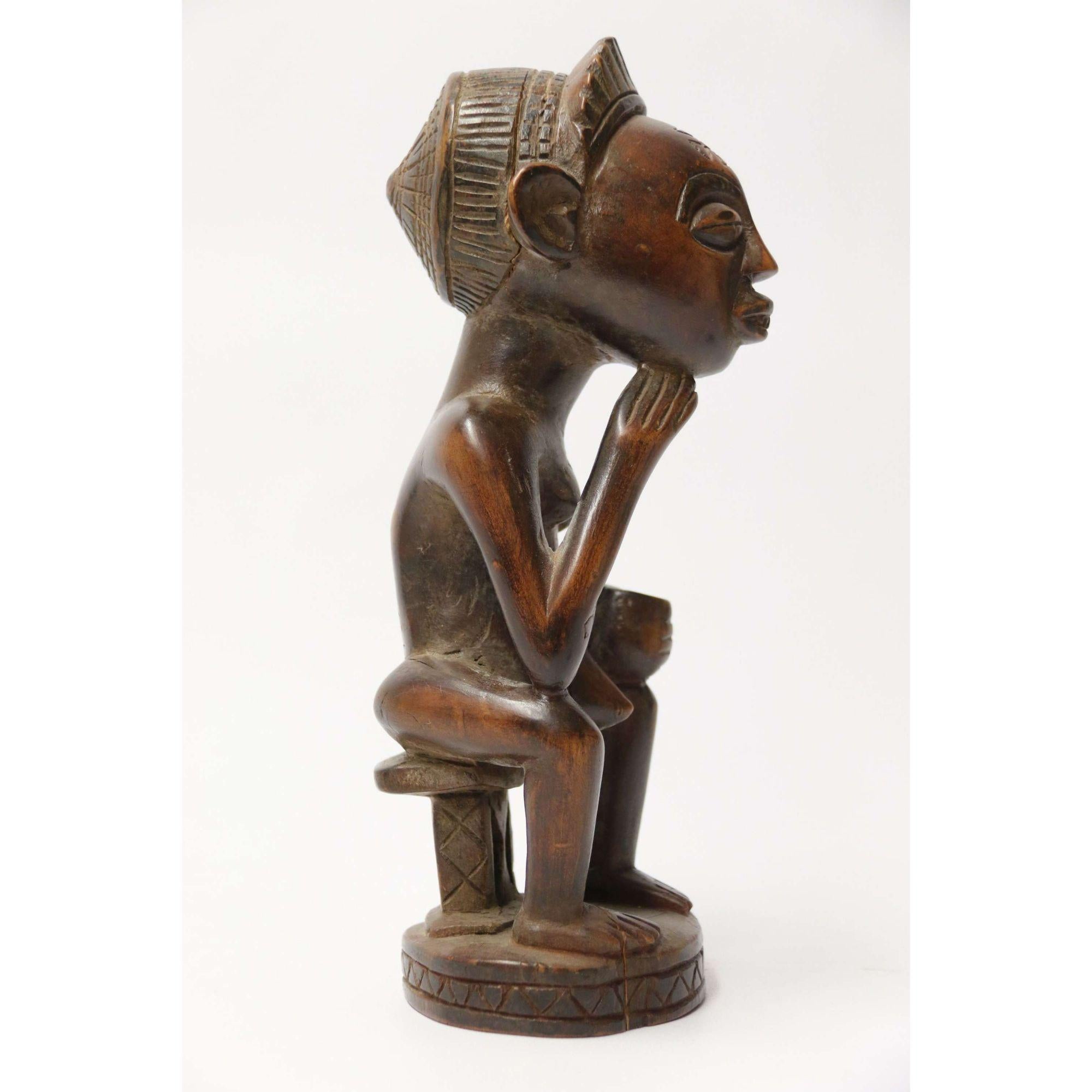 Primitive Angola Stammesfigur aus geschnitztem Hartholz, um 1930 im Angebot 3