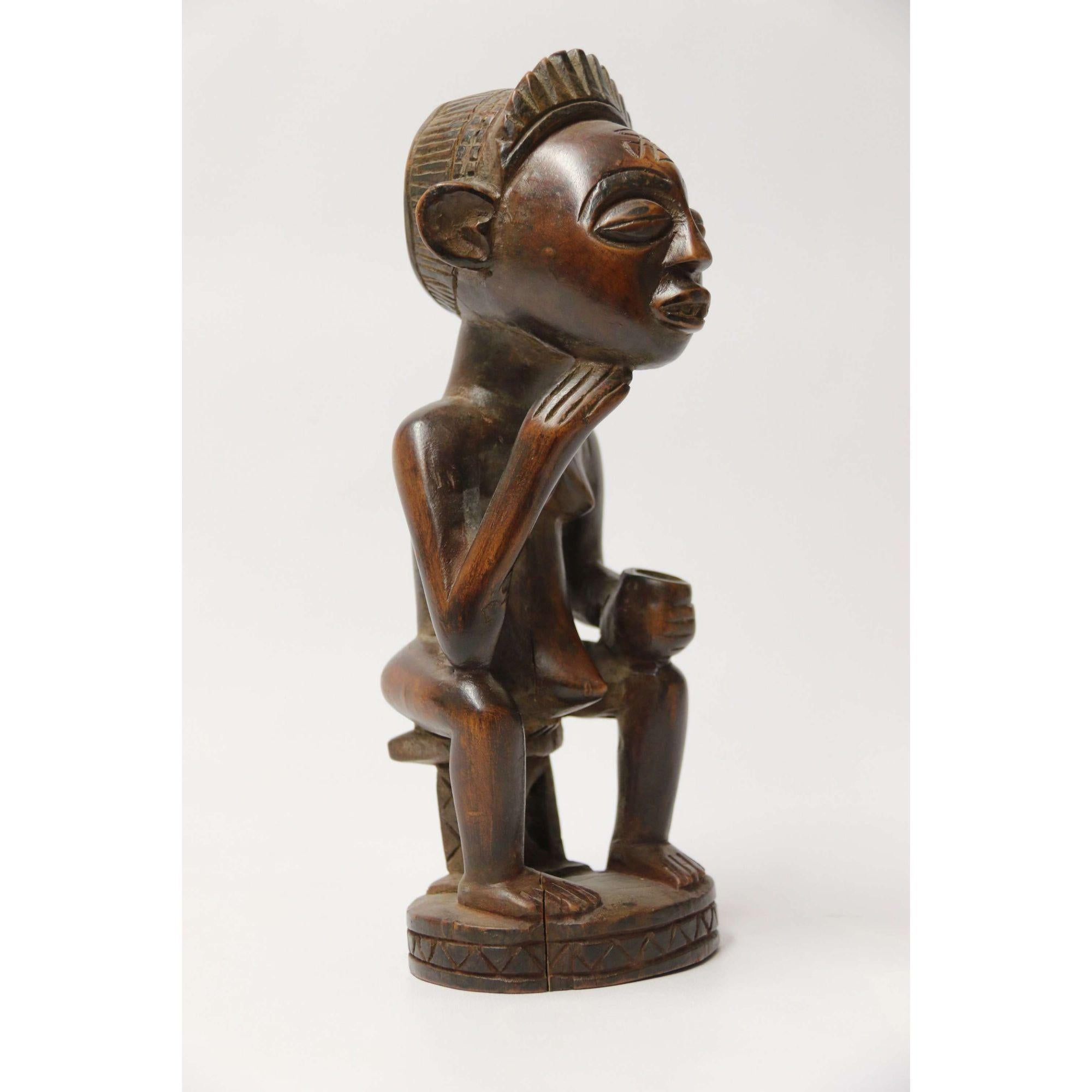 Primitive Angola Stammesfigur aus geschnitztem Hartholz, um 1930 im Angebot 4