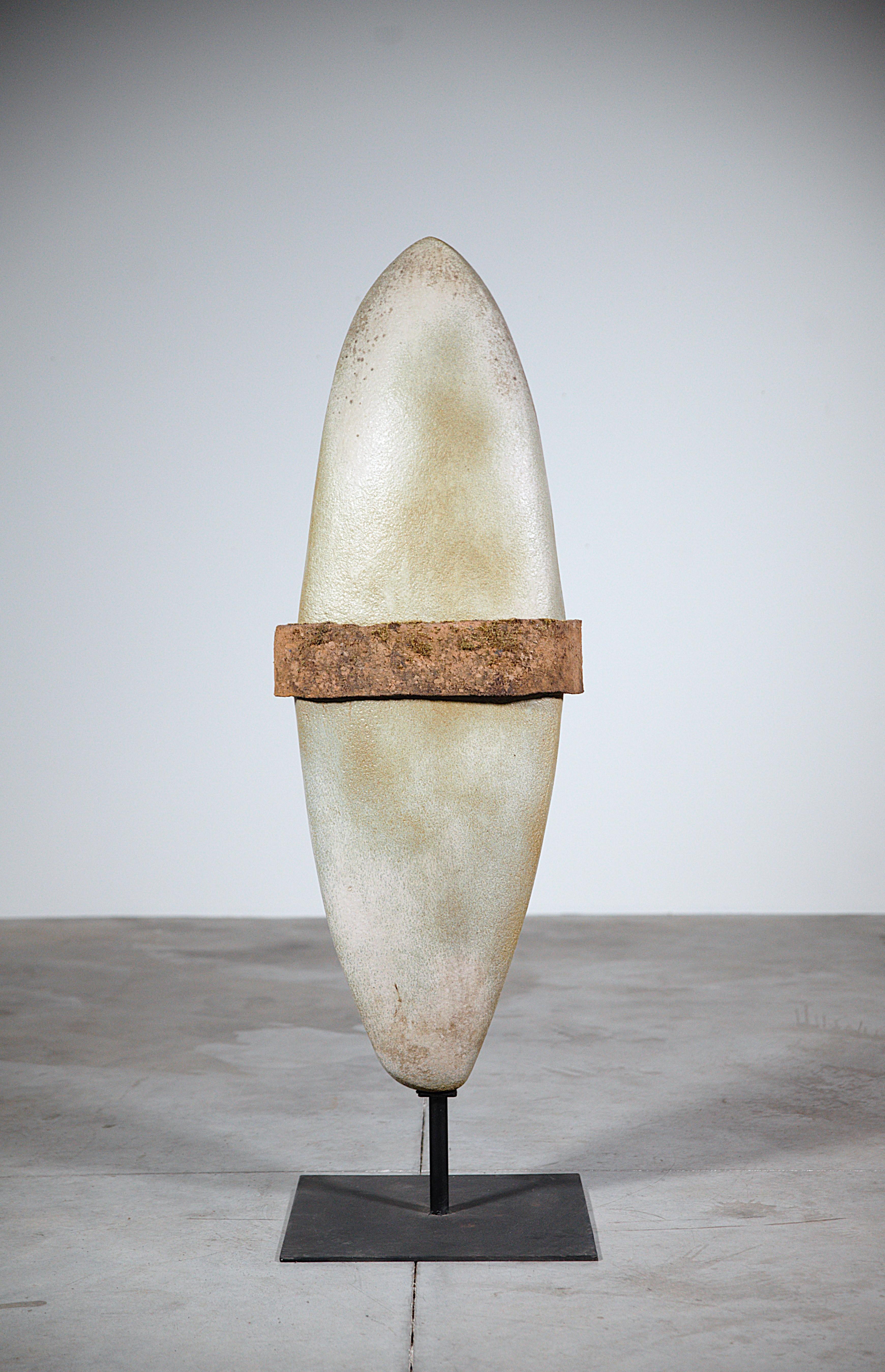 Scudo primitivo in ceramica di Tim Orr Francia, anni '70 in vendita 3