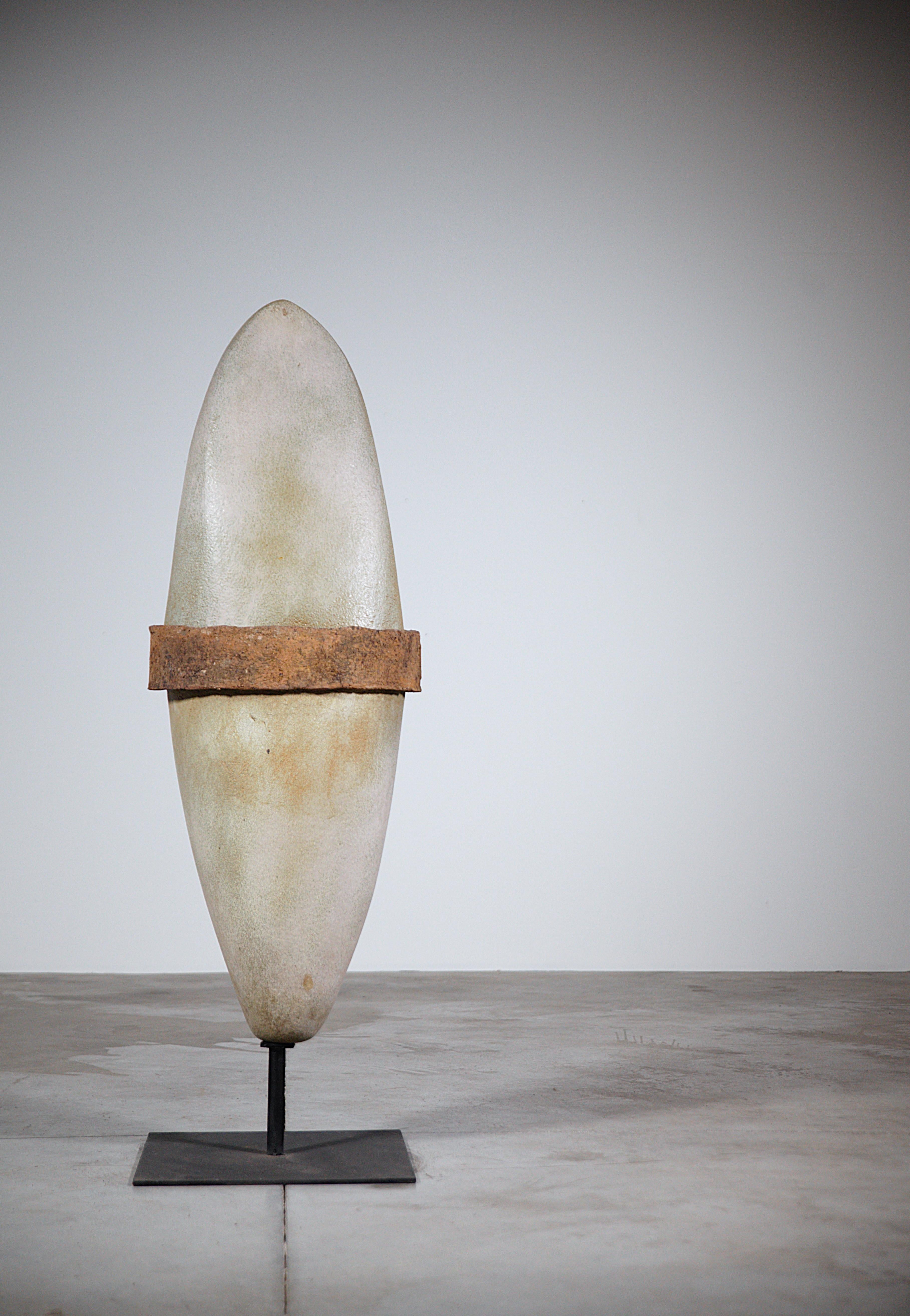 Scudo primitivo in ceramica di Tim Orr Francia, anni '70 in vendita 5