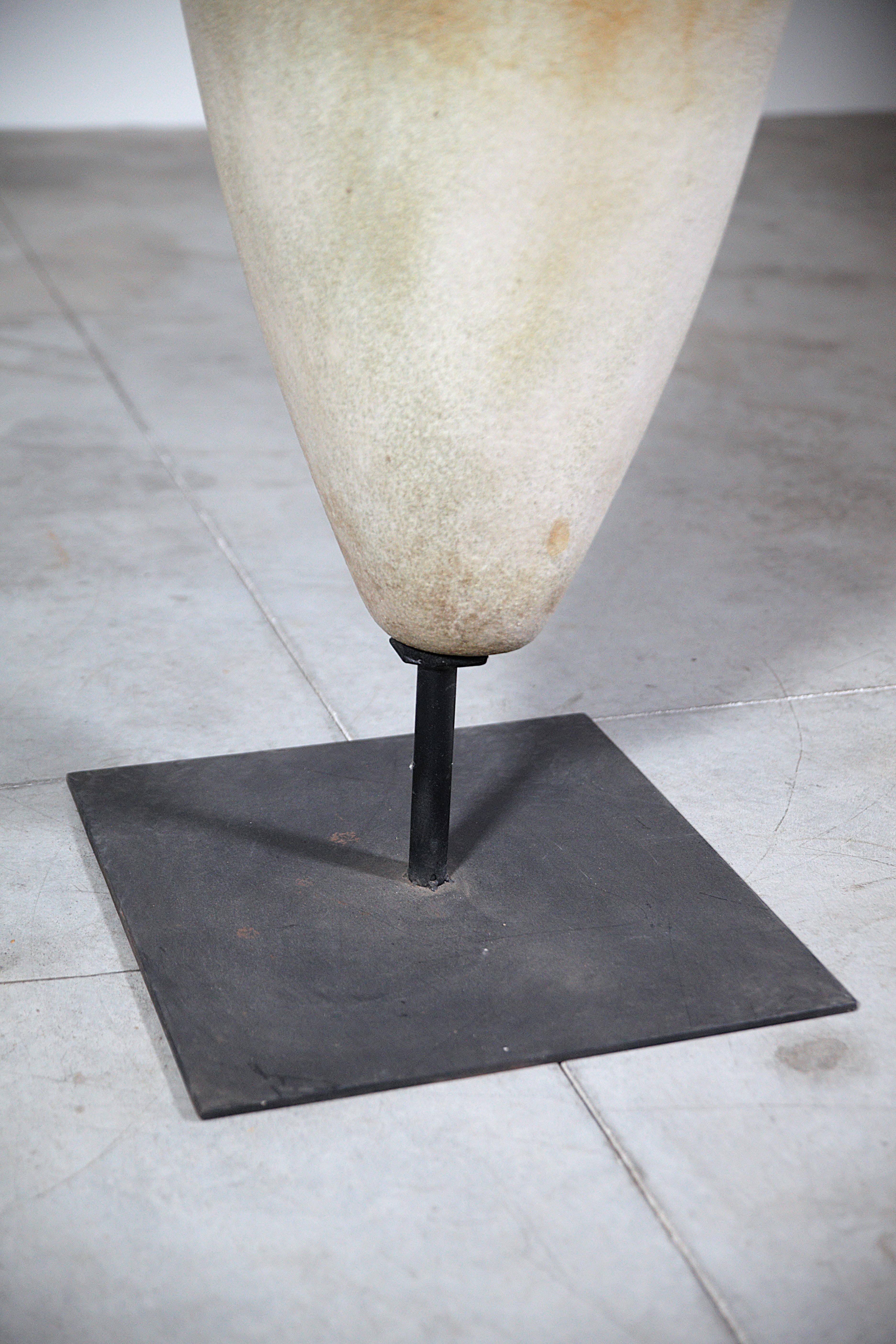 Scudo primitivo in ceramica di Tim Orr Francia, anni '70 in vendita 6