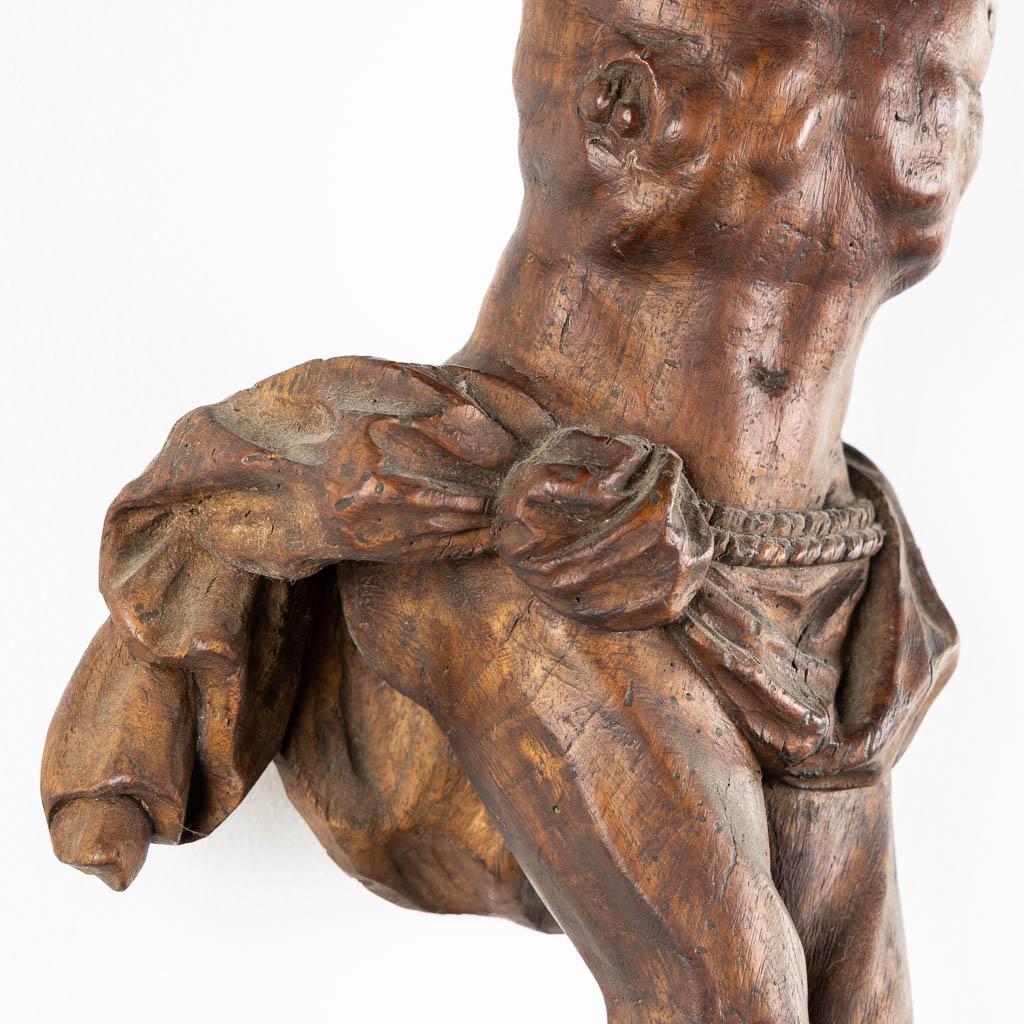 A Rustic Wooden 17th century Baroque Flemish Corpus of Christ In Good Condition For Sale In Leesburg, VA
