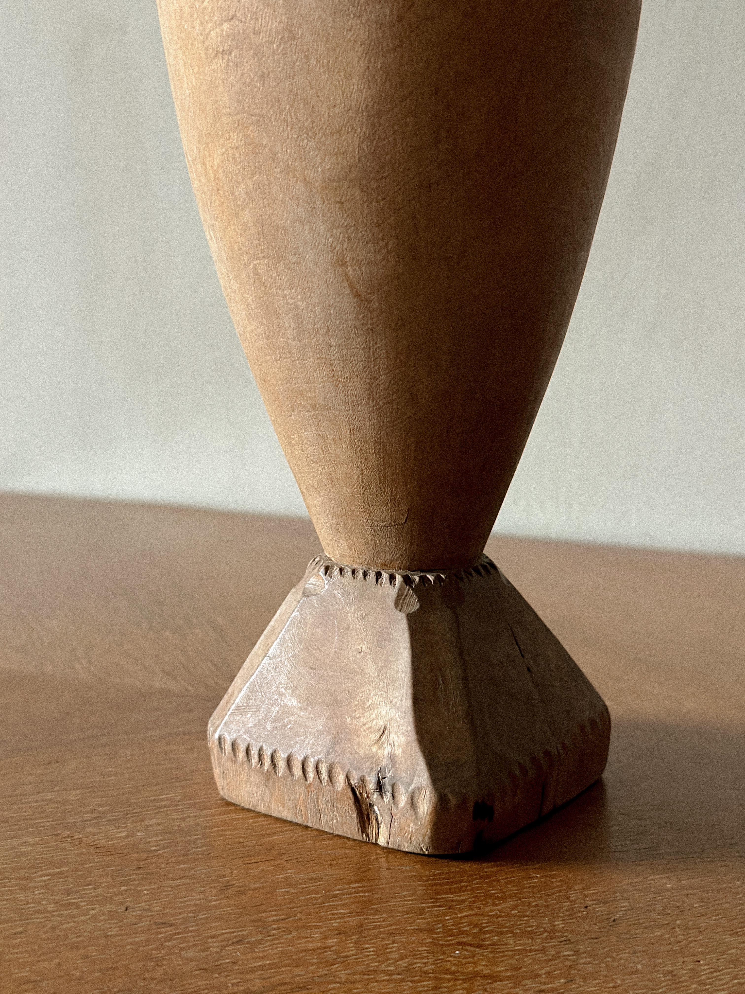 A Primitive Wooden Antique Mortar, Scandinavia 1800s In Good Condition For Sale In Hønefoss, 30