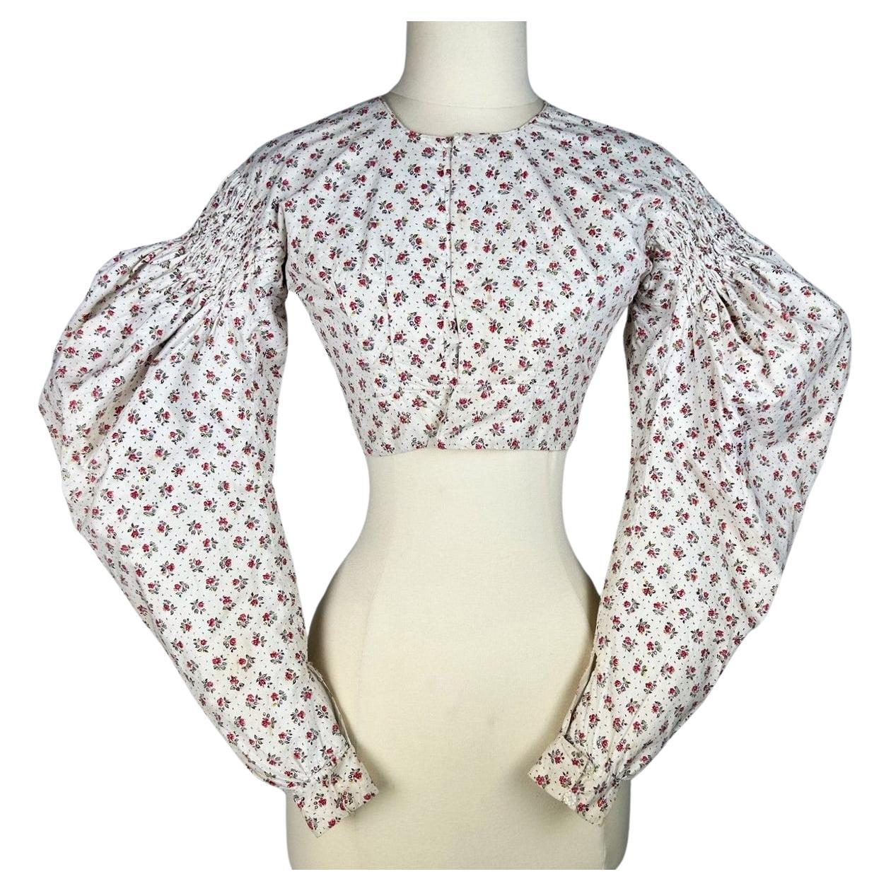 A Printed cotton Caraco with Mutton sleeves - France Circa 1830 For Sale