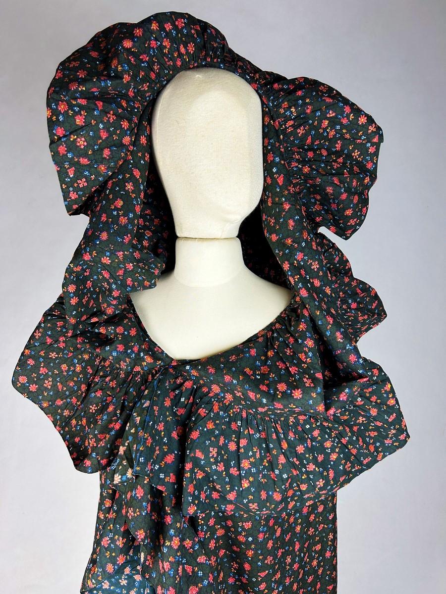 A Printed Cotton cloak Visite in Baton Rompu - Provence Circa 1820-1850 For Sale 10