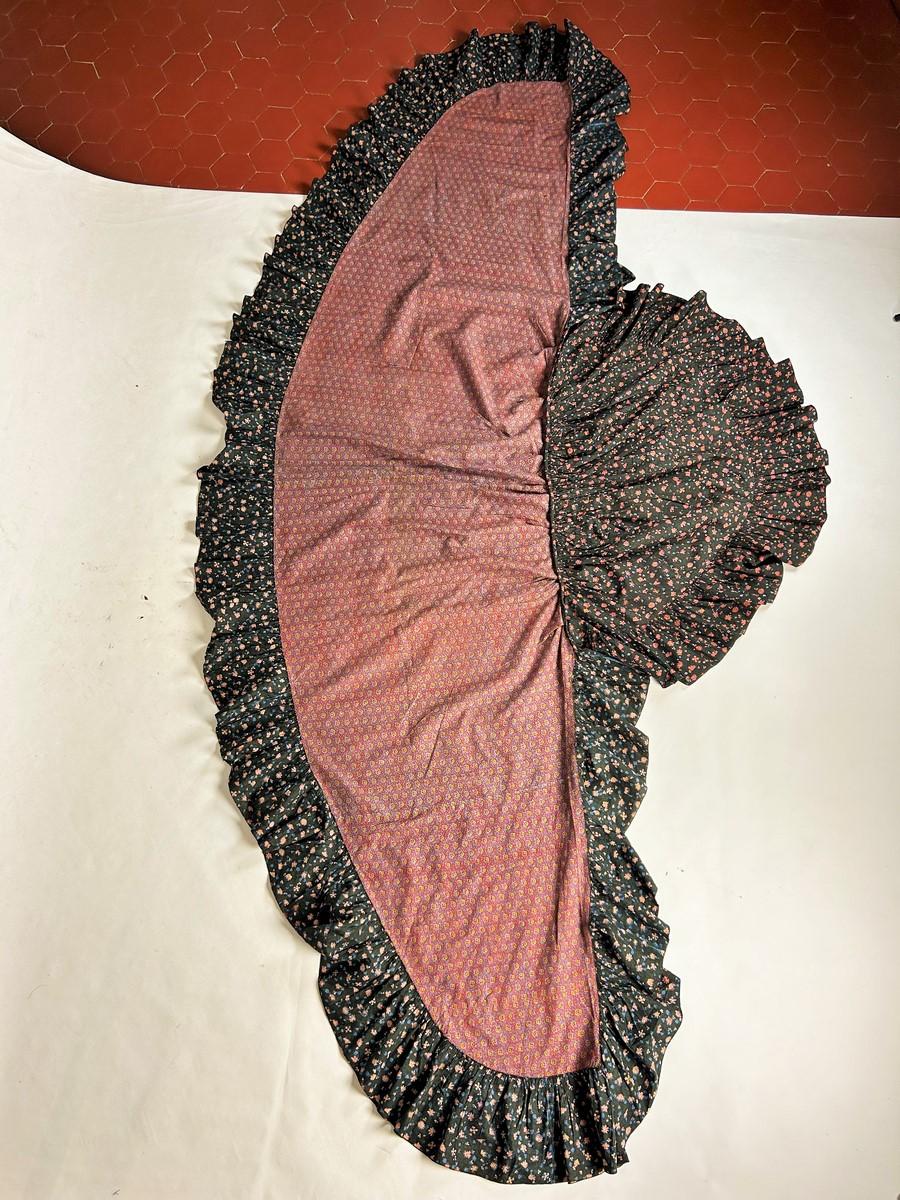 A Printed Cotton cloak Visite in Baton Rompu - Provence Circa 1820-1850 For Sale 13