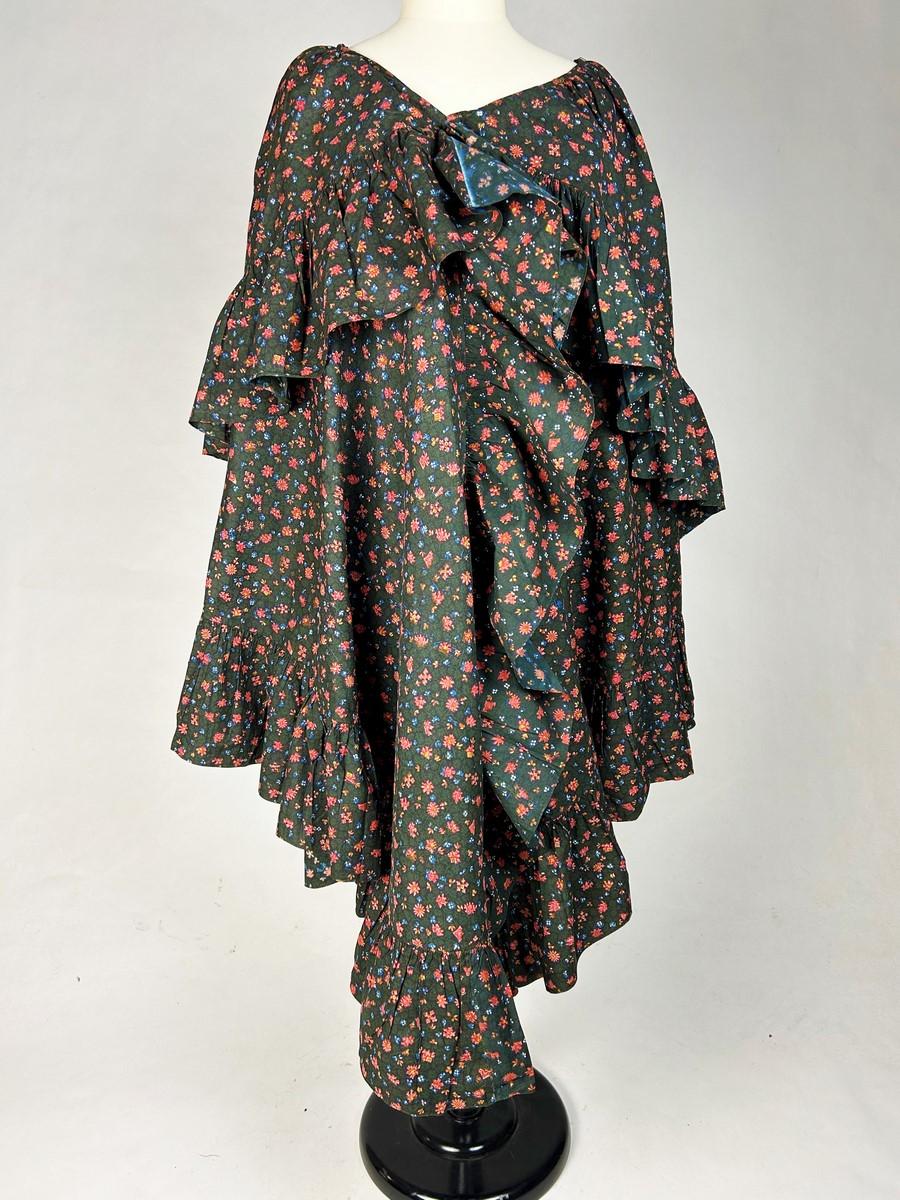 A Printed Cotton cloak Visite in Baton Rompu - Provence Circa 1820-1850 For Sale 1