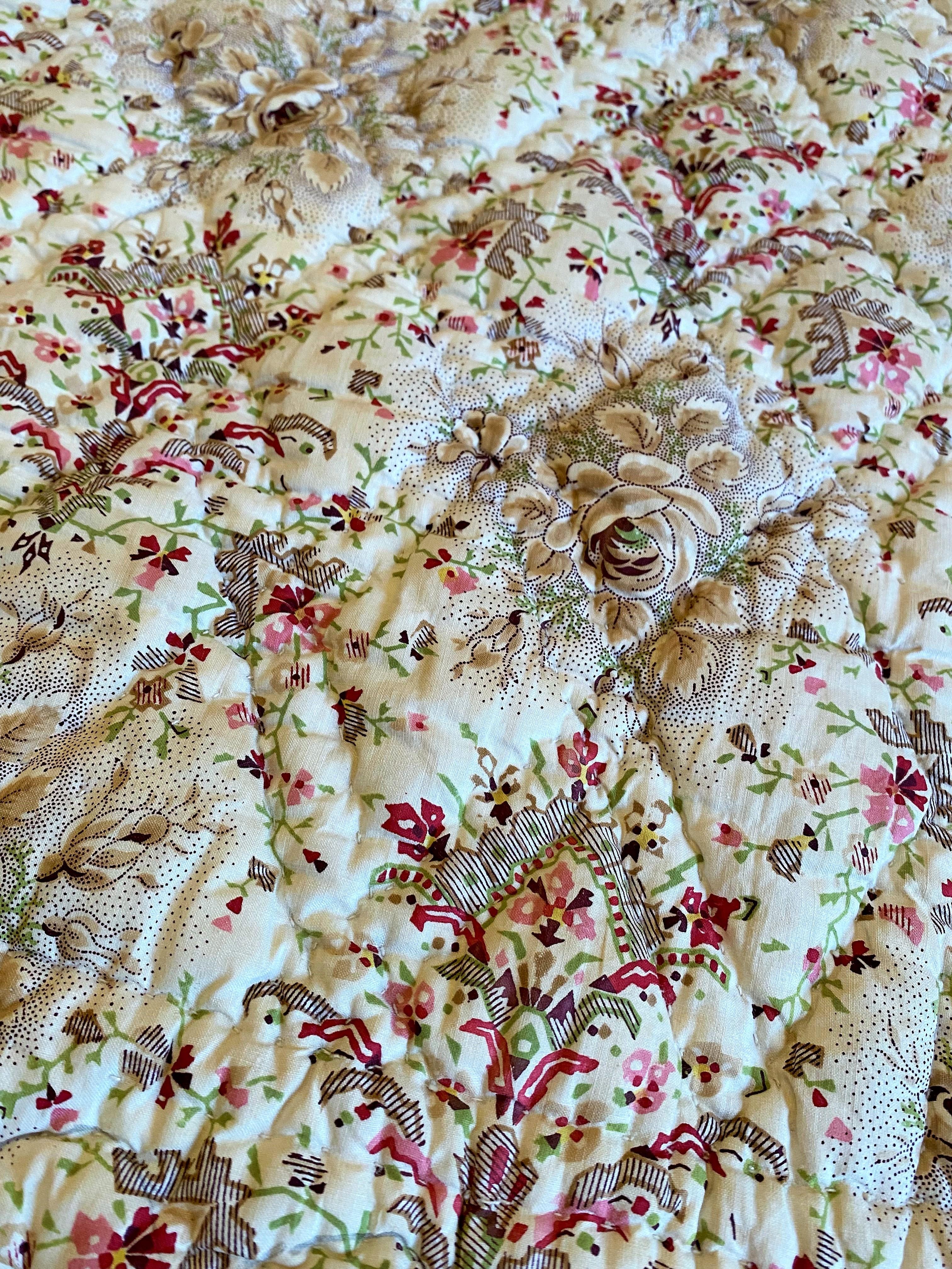 A Printed Cotton French Quilt Romantic Period - Provence Circa 1830 In Good Condition In Toulon, FR
